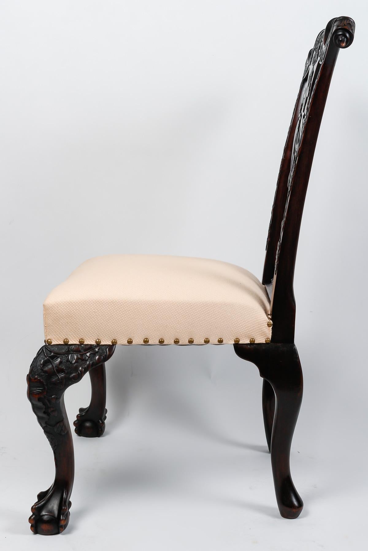 Suite de 3 chaises et d'un fauteuil dans le style Chippendale, 19ème siècle. en vente 10