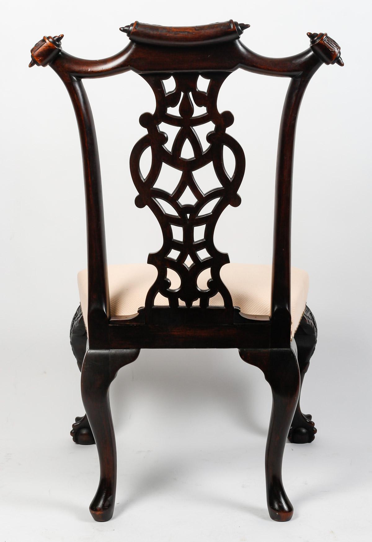 Suite de 3 chaises et d'un fauteuil dans le style Chippendale, 19ème siècle. en vente 11