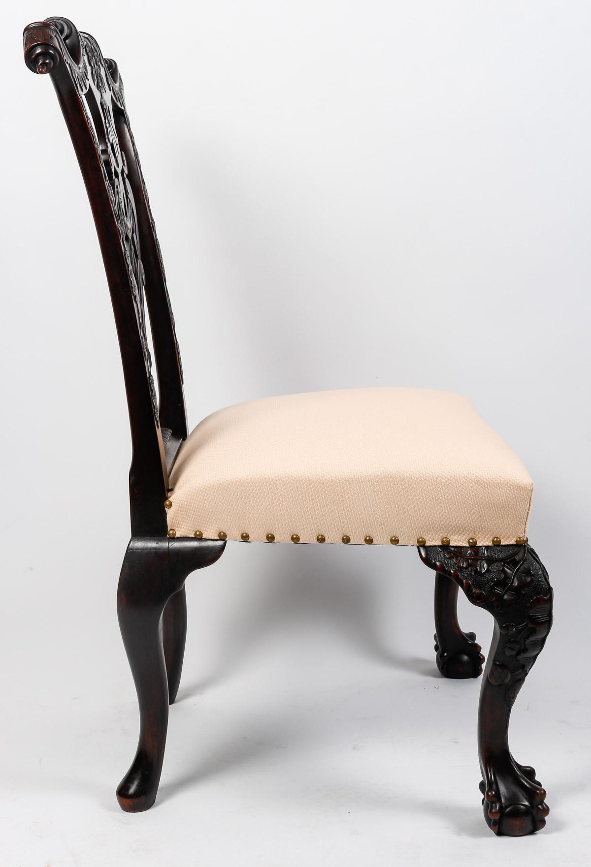 Suite de 3 chaises et d'un fauteuil dans le style Chippendale, 19ème siècle. en vente 12