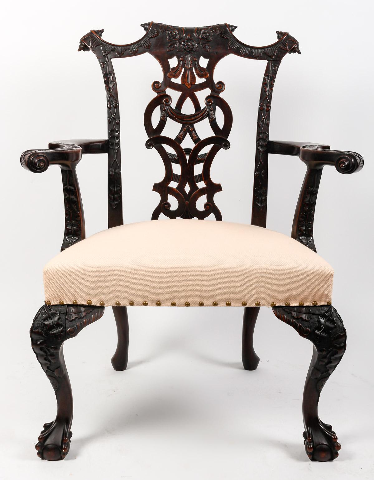 Suite de 3 chaises et d'un fauteuil dans le style Chippendale, 19ème siècle. en vente 13