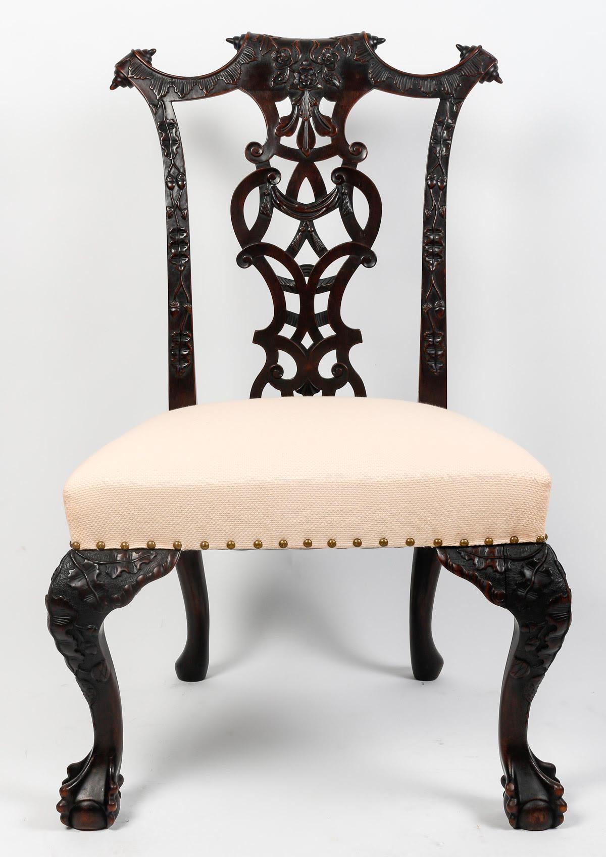 XIXe siècle Suite de 3 chaises et d'un fauteuil dans le style Chippendale, 19ème siècle. en vente
