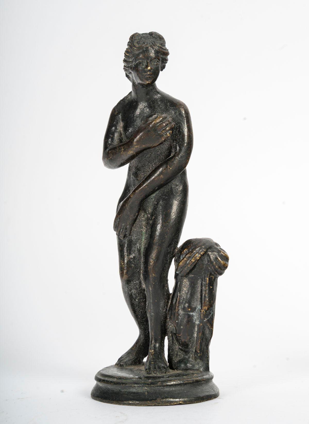Suite di 3 figure, Scultura in bronzo, XX secolo, stile antico. In condizioni buone in vendita a Saint-Ouen, FR