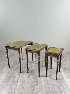 Suite Of 3 Nesting Tables In Wood And Green Leather, 20th Century