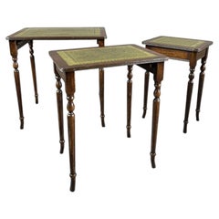 Suite Of 3 Nesting Tables In Wood And Green Leather, 20th Century