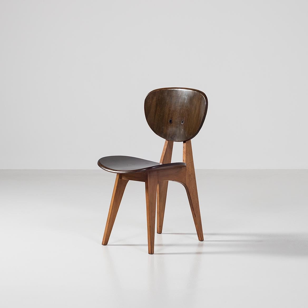 The dining chair N°3221 was designed by Junzo Sakakura Studio in 1953.

Junzo Sakakura, who studied under Le Corbusier, wanted to design a chair that would suit Japanese interiors and lifestyle. One can easily see the inspiration with Jean Prouvé