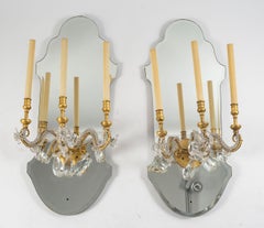 Suite de 4 appliques en fer doré et miroir avec gouttes de verre, 1950-1960.