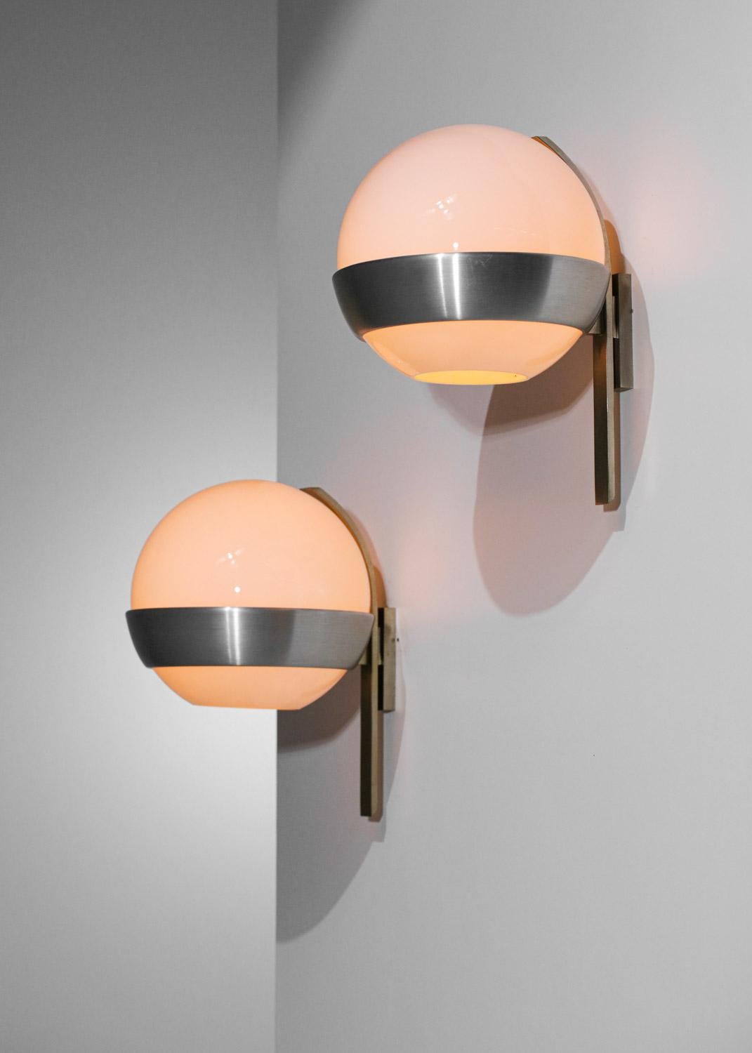Suite of 4 Italian sconces by Pia Guidetti Crippa for Lumi years 70 opaline and  For Sale 4