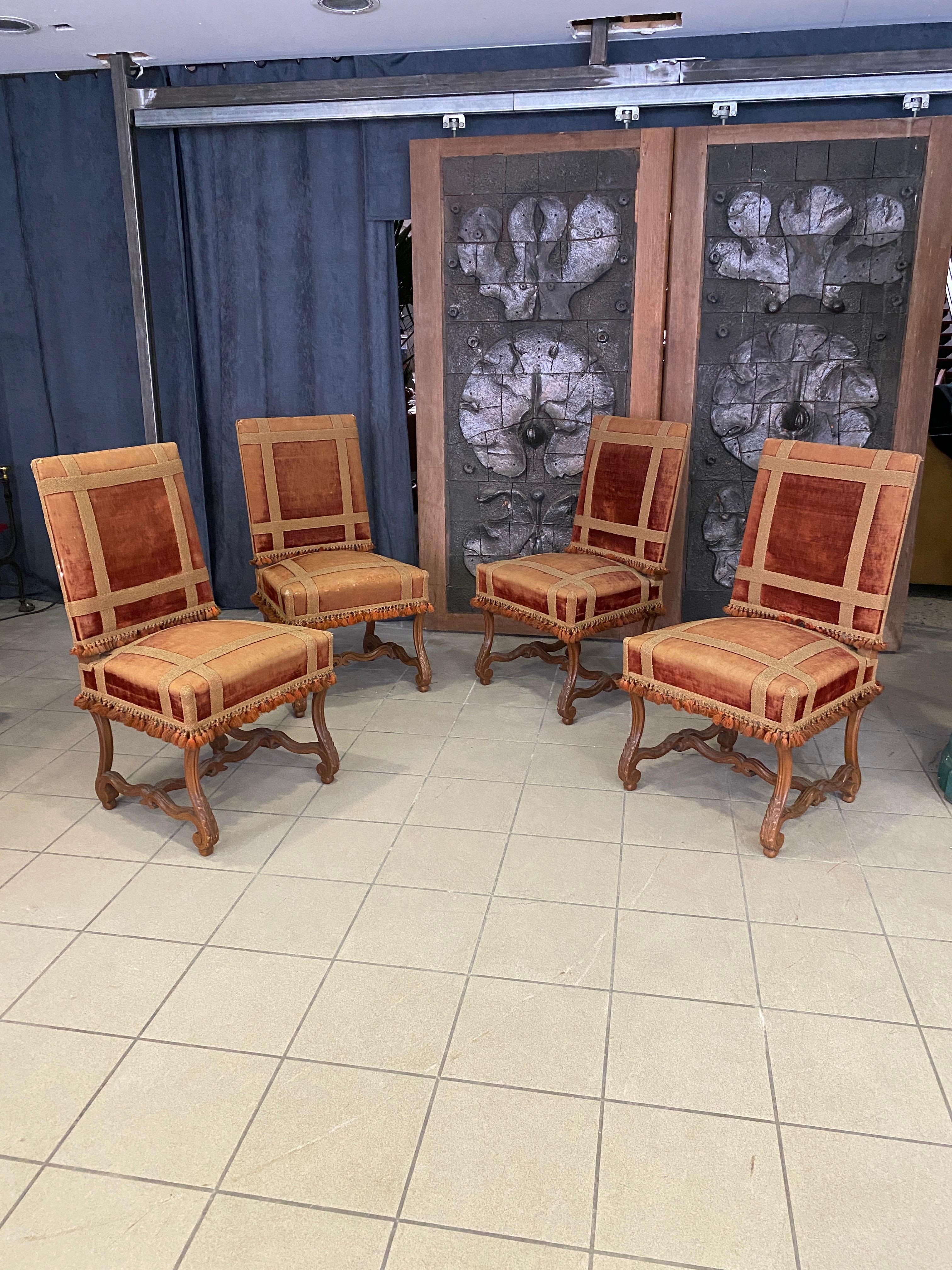 4 grandes chaises anciennes Louis XIV en noyer:: 19ème siècle:: provenant d'un château en vente 12