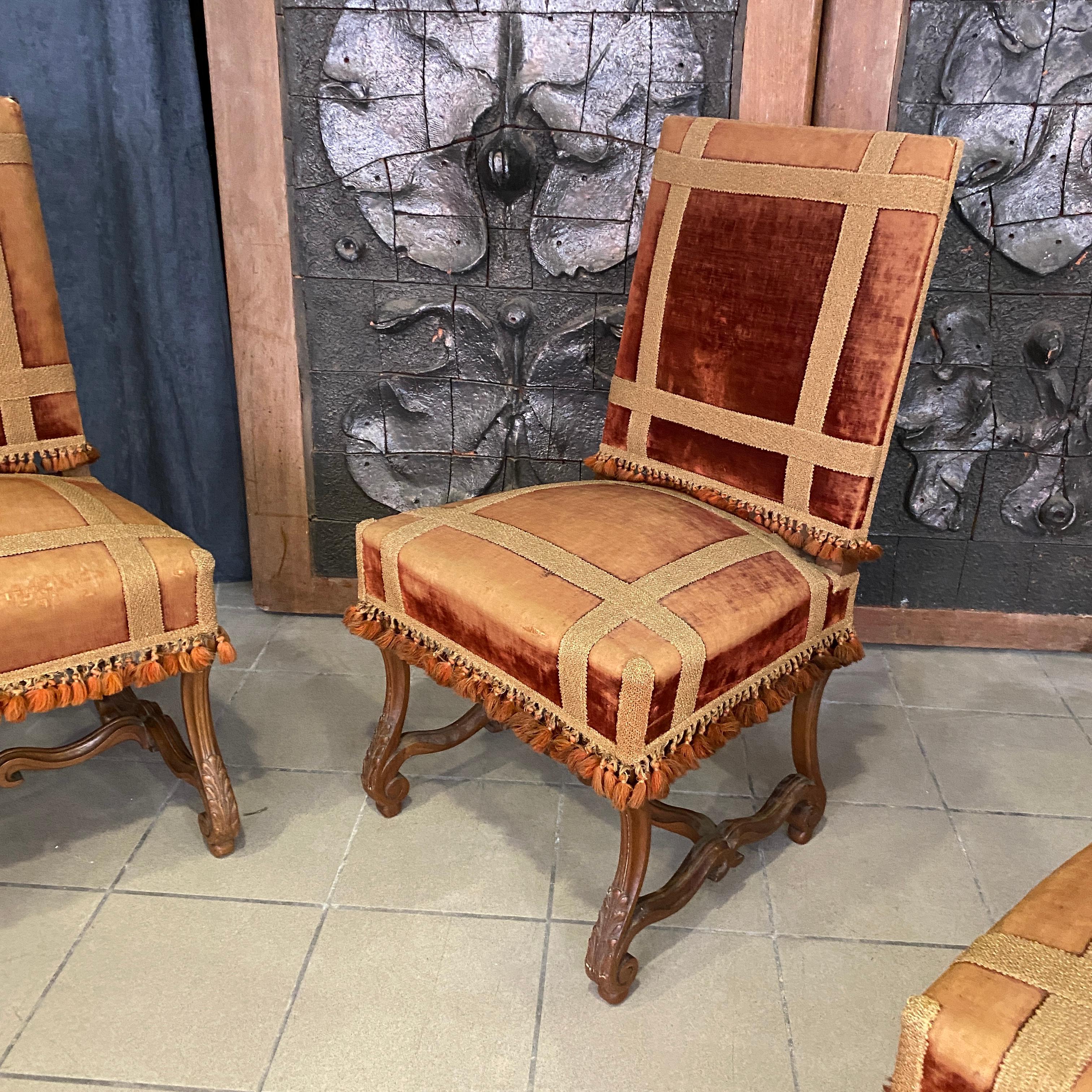 4 grandes chaises anciennes Louis XIV en noyer:: 19ème siècle:: provenant d'un château en vente 3