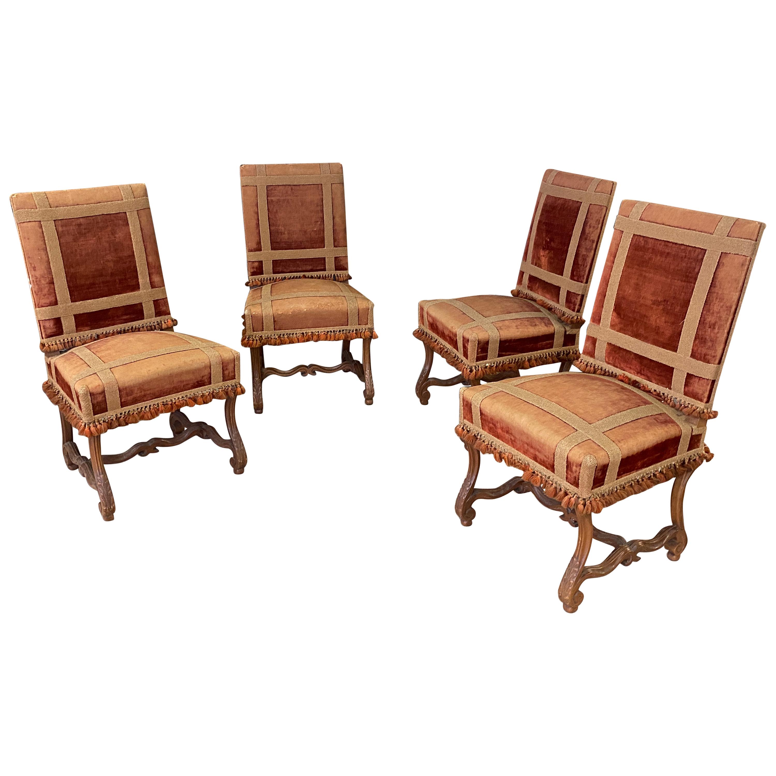 4 grandes chaises anciennes Louis XIV en noyer:: 19ème siècle:: provenant d'un château en vente