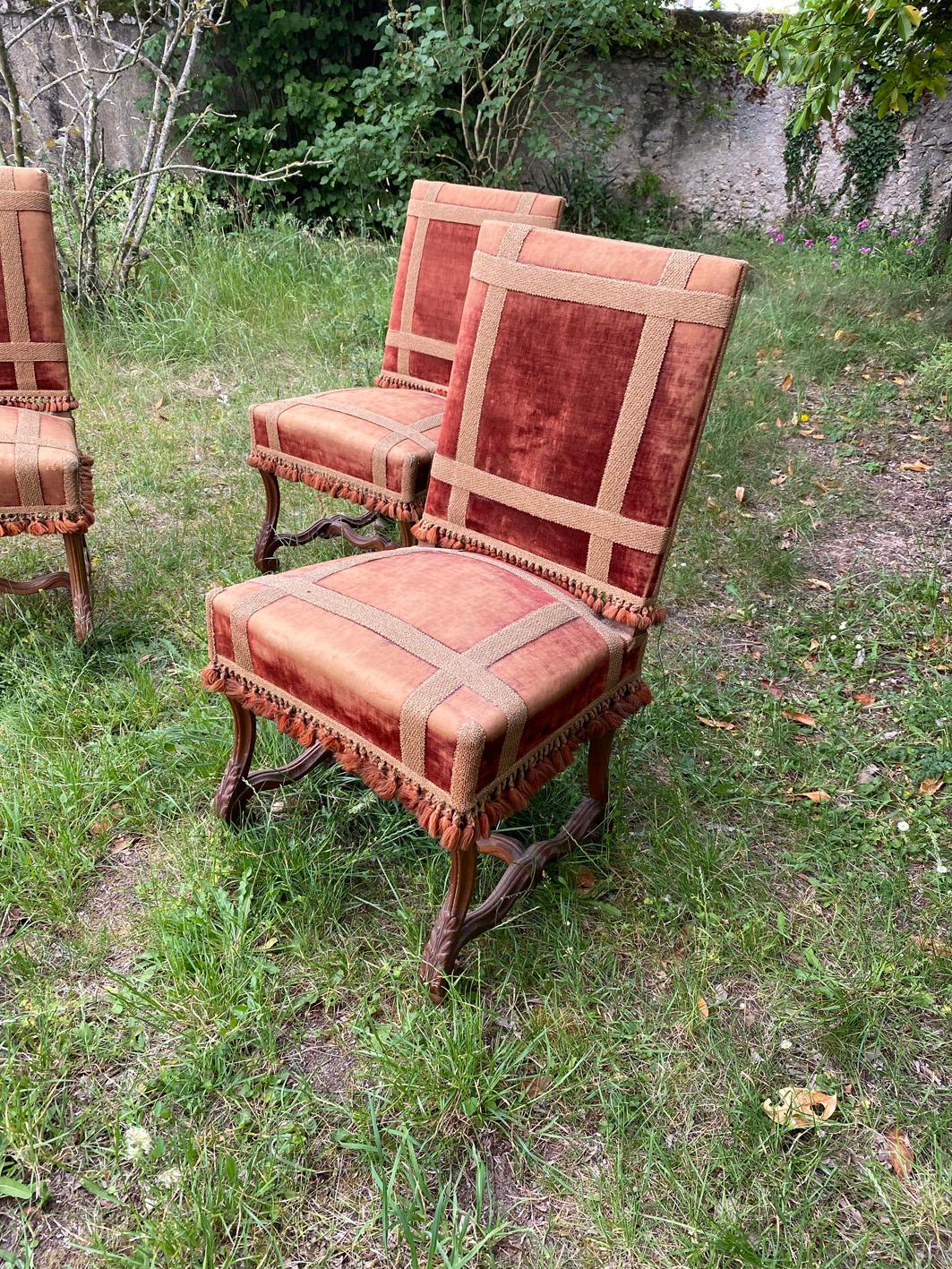Français 4 grandes chaises anciennes Louis XIV en noyer:: 19ème siècle:: provenant d'un château en vente