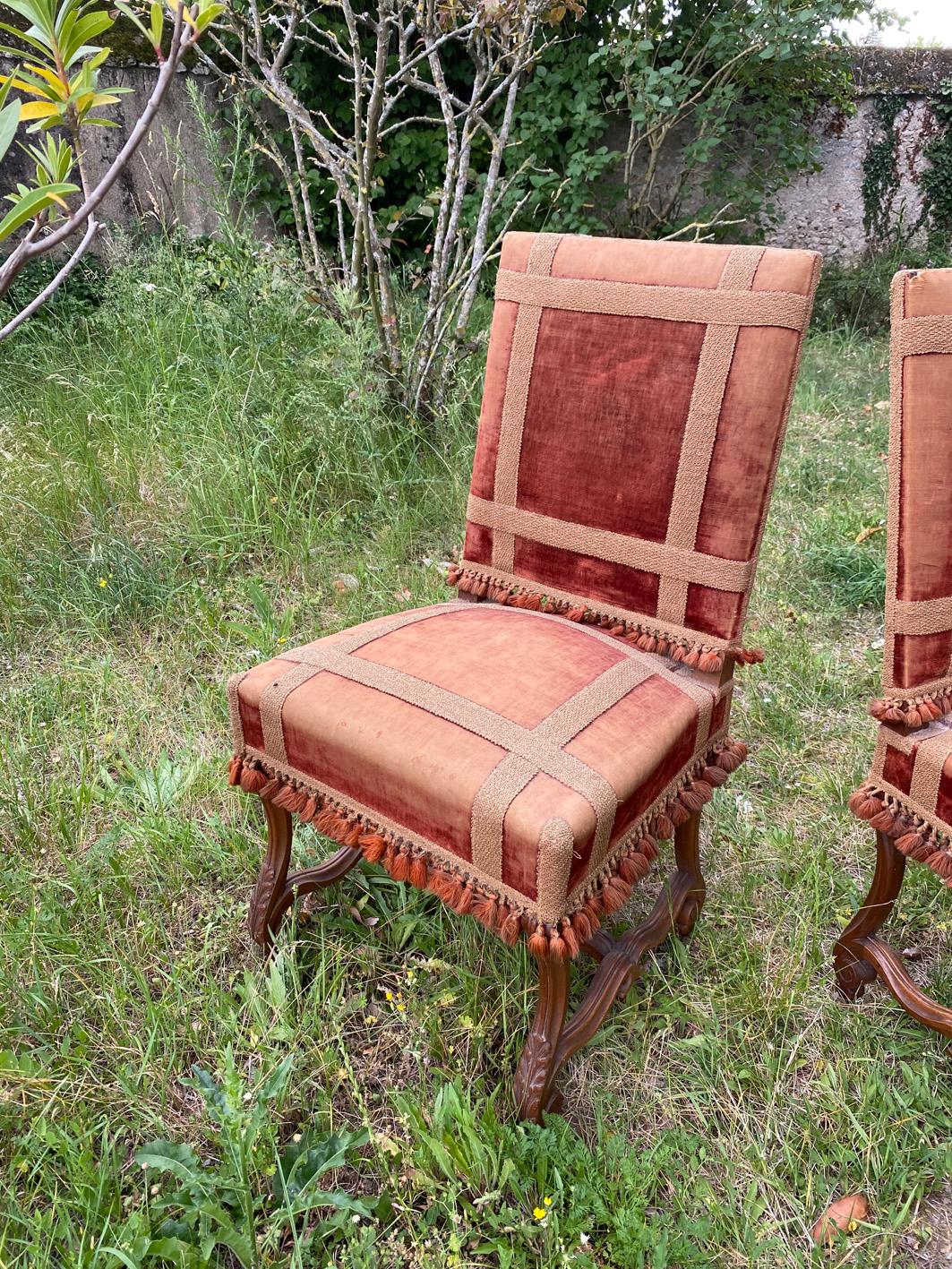 4 grandes chaises anciennes Louis XIV en noyer:: 19ème siècle:: provenant d'un château Bon état - En vente à Saint-Ouen, FR
