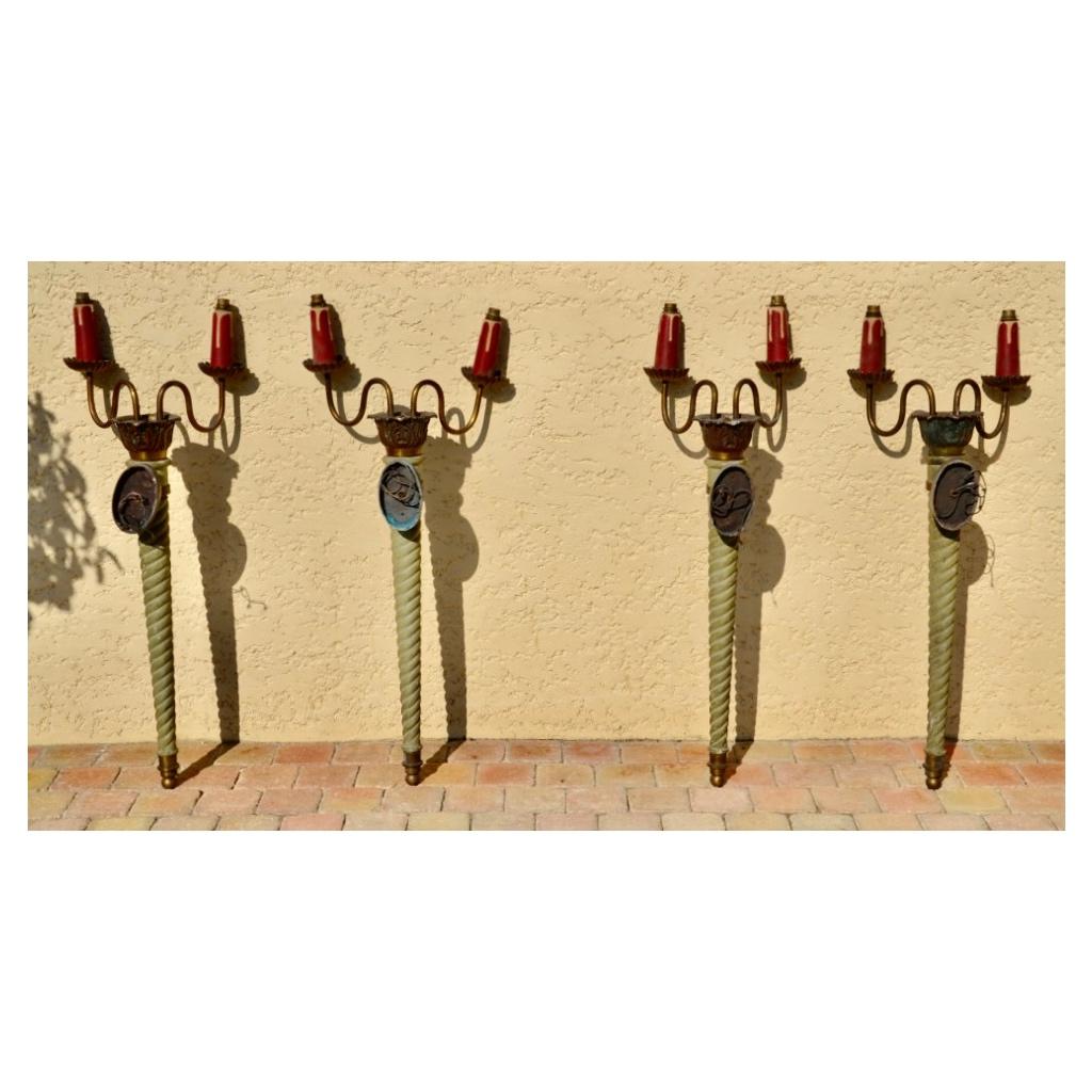 Suite de 4 grandes appliques / torchères, XXe siècle en vente 2