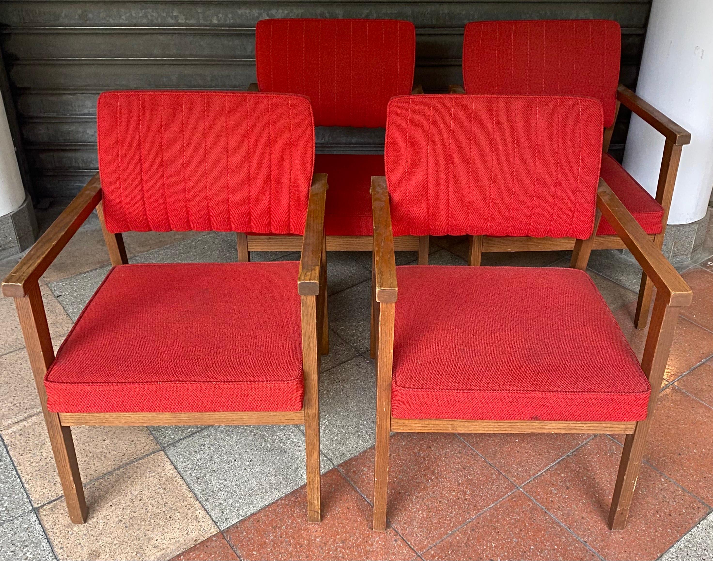 Suite of 4 red armchairs 
Rosewood / Red Jersey 
Canadian Atlas Furniture 
Dimensions :h80x55x60cm
Circa 1971
ref 1547/39
Excellent condition 
Price : 800€ for 4.