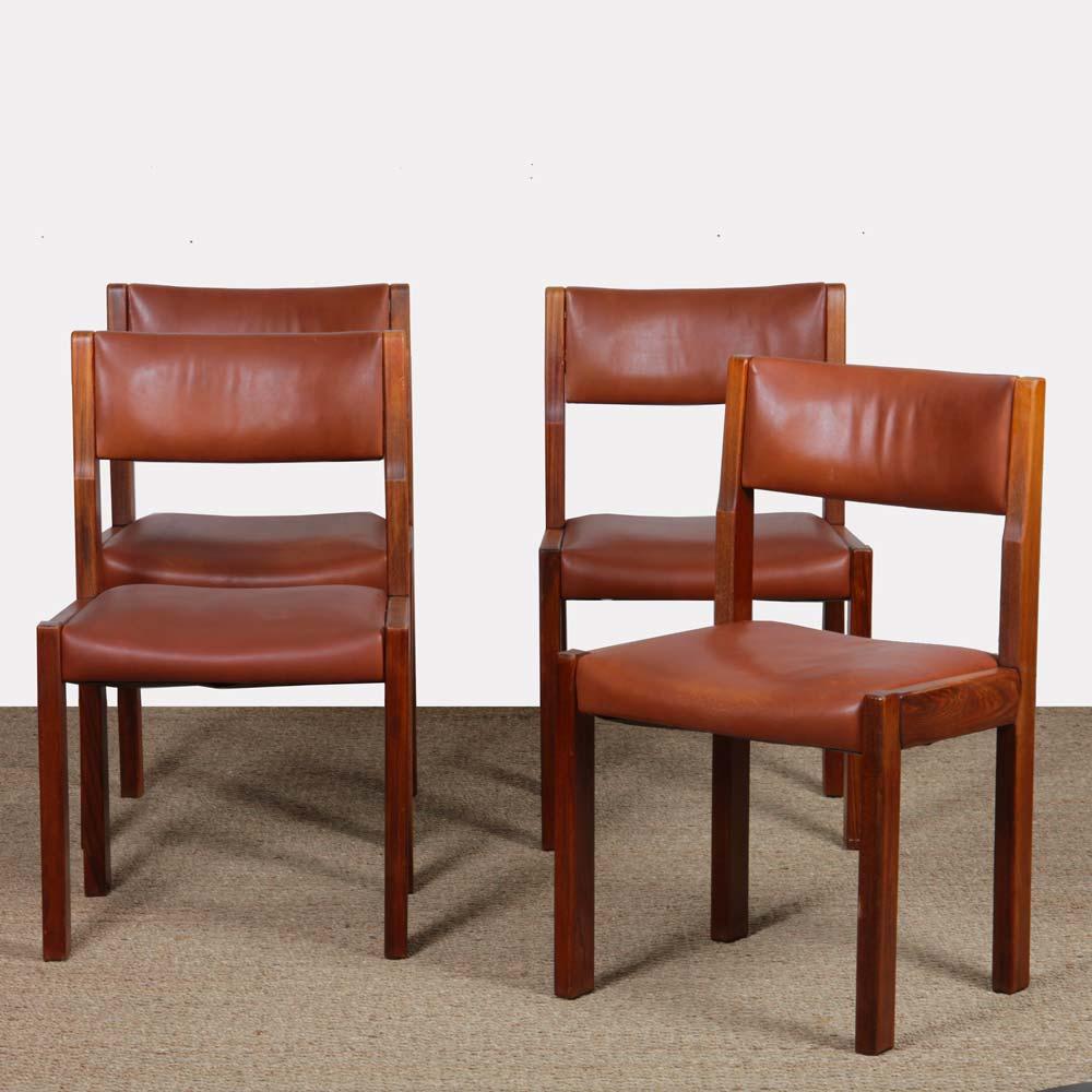 This series of 4 solid elm chairs was produced by Self in the 1970s. The seat and backrest are in leather. These pieces are in good vintage condition.