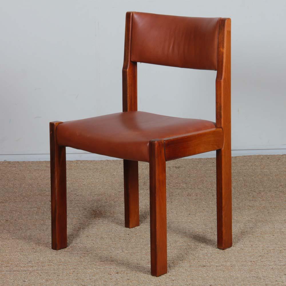 Suite of 4 solid elm chairs produced by Self, 1970s im Angebot 1