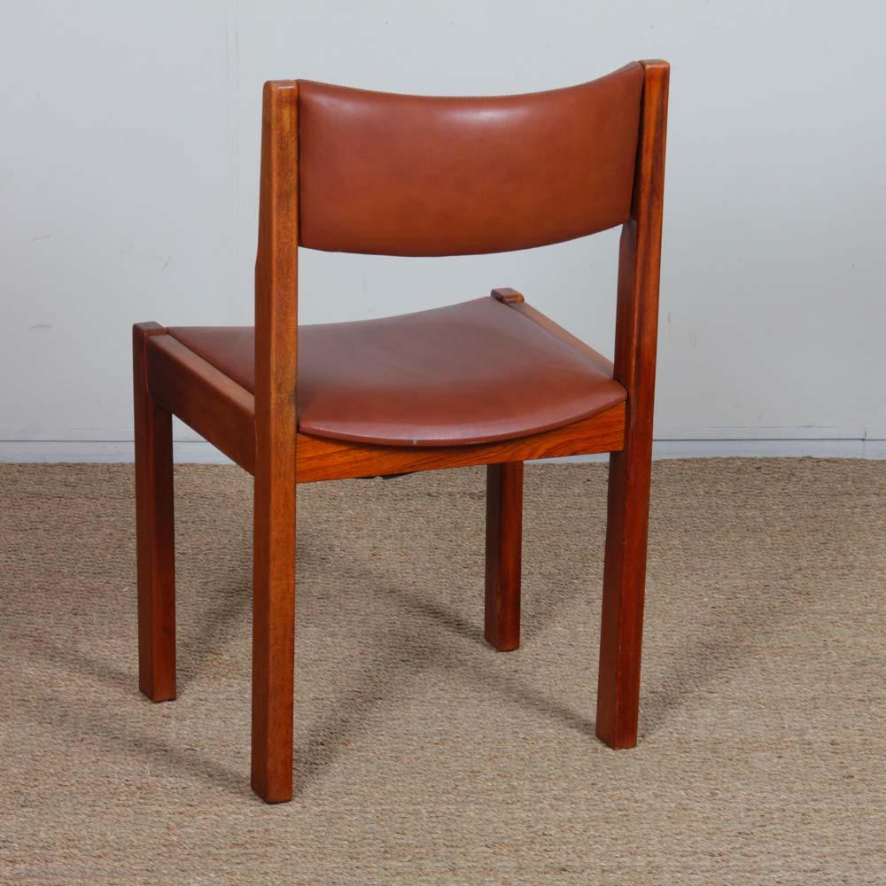 Suite of 4 solid elm chairs produced by Self, 1970s im Angebot 2