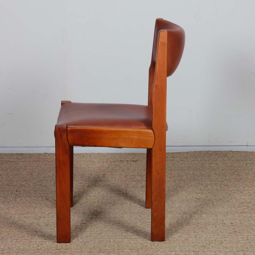 Suite of 4 solid elm chairs produced by Self, 1970s im Angebot 3