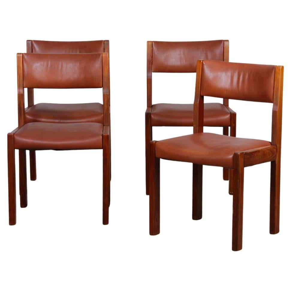 Suite of 4 solid elm chairs produced by Self, 1970s im Angebot