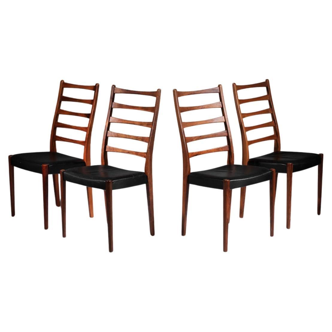 Suite von 4 Svegards Markaryds schwedische Stühle Massivholz und schwarzem Leder im Angebot