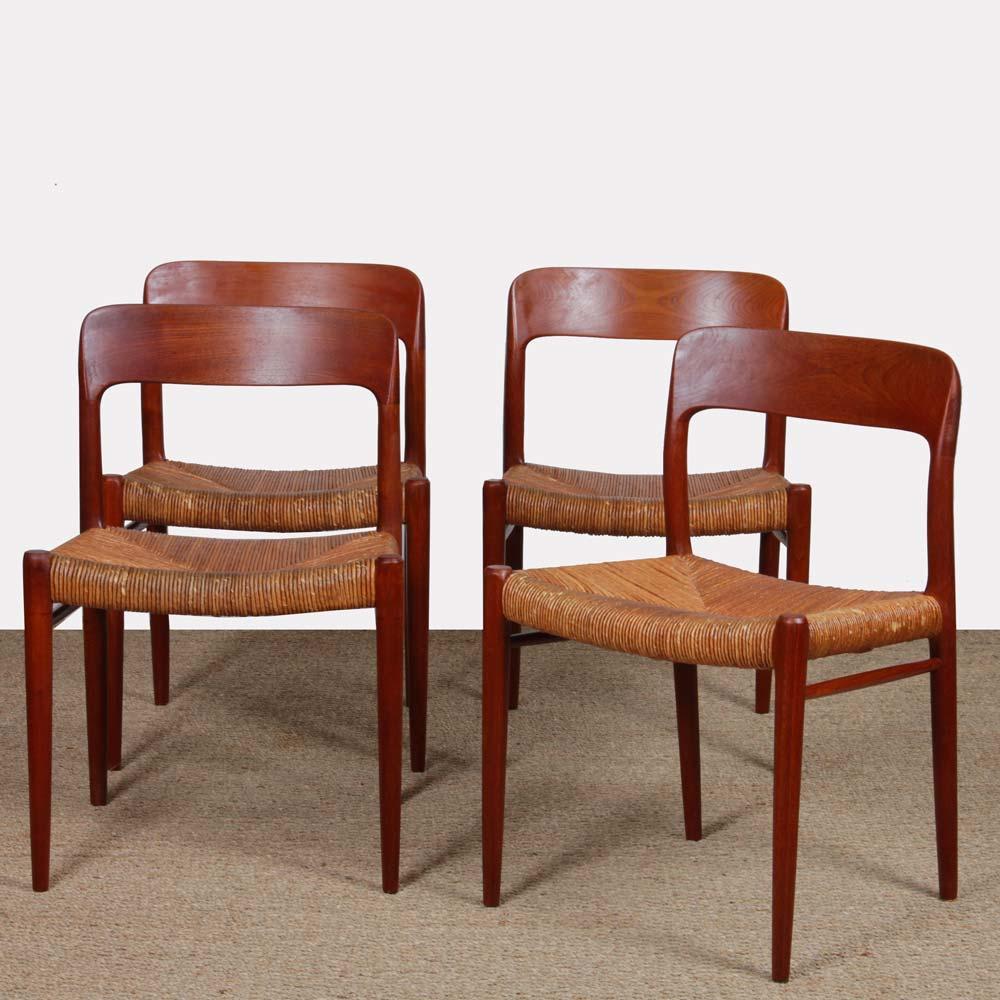 This suite of 4 Scandinavian teak chairs. Model 75 by Niels Otto Møller, published by Møllers Møbelfabrik. The frame is in solid teak and the seat in straw. This Danish set is in good vintage condition, the straw showing some defects.