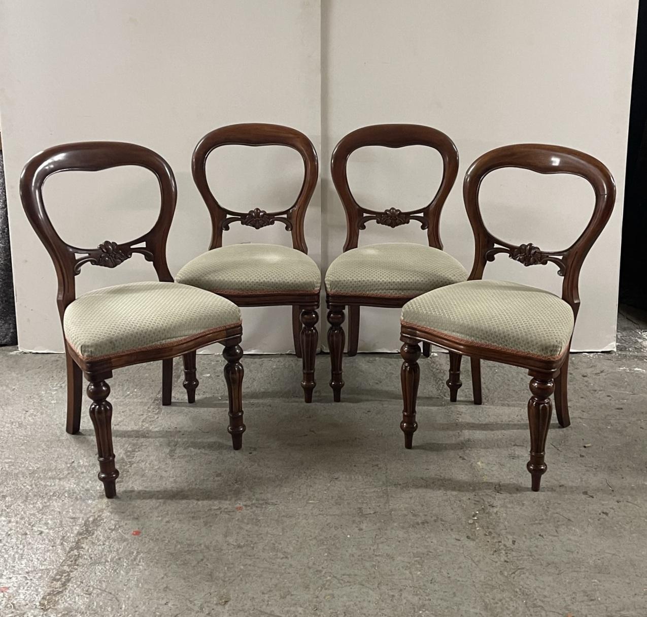 Here we have for sale a set of 4 Victorian style mahogany balloon back dining chairs with green upholstery seat pads.

Overall, the chairs are in very good condition, they have been cleaned and polished ready for their new home.

Height:-