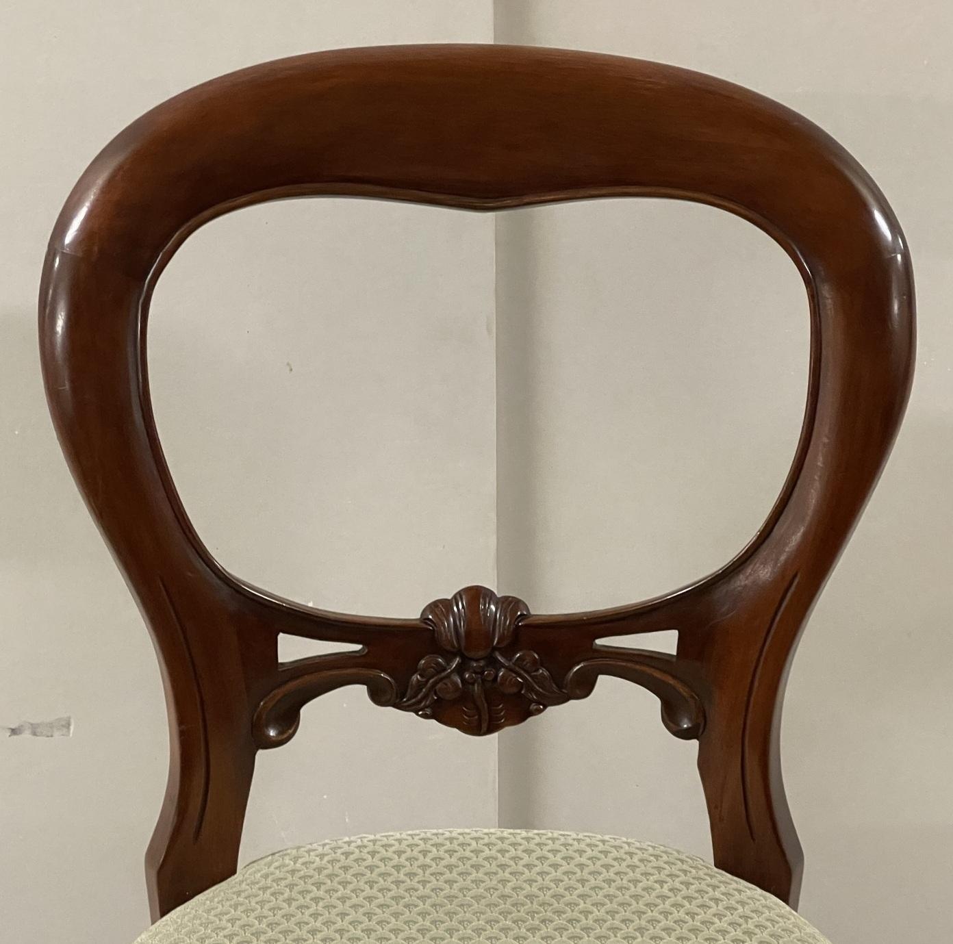 Suite Of 4 Victorian Style Hardwood Balloon Back Dining Chairs In Good Condition In West Sussex, Pulborough