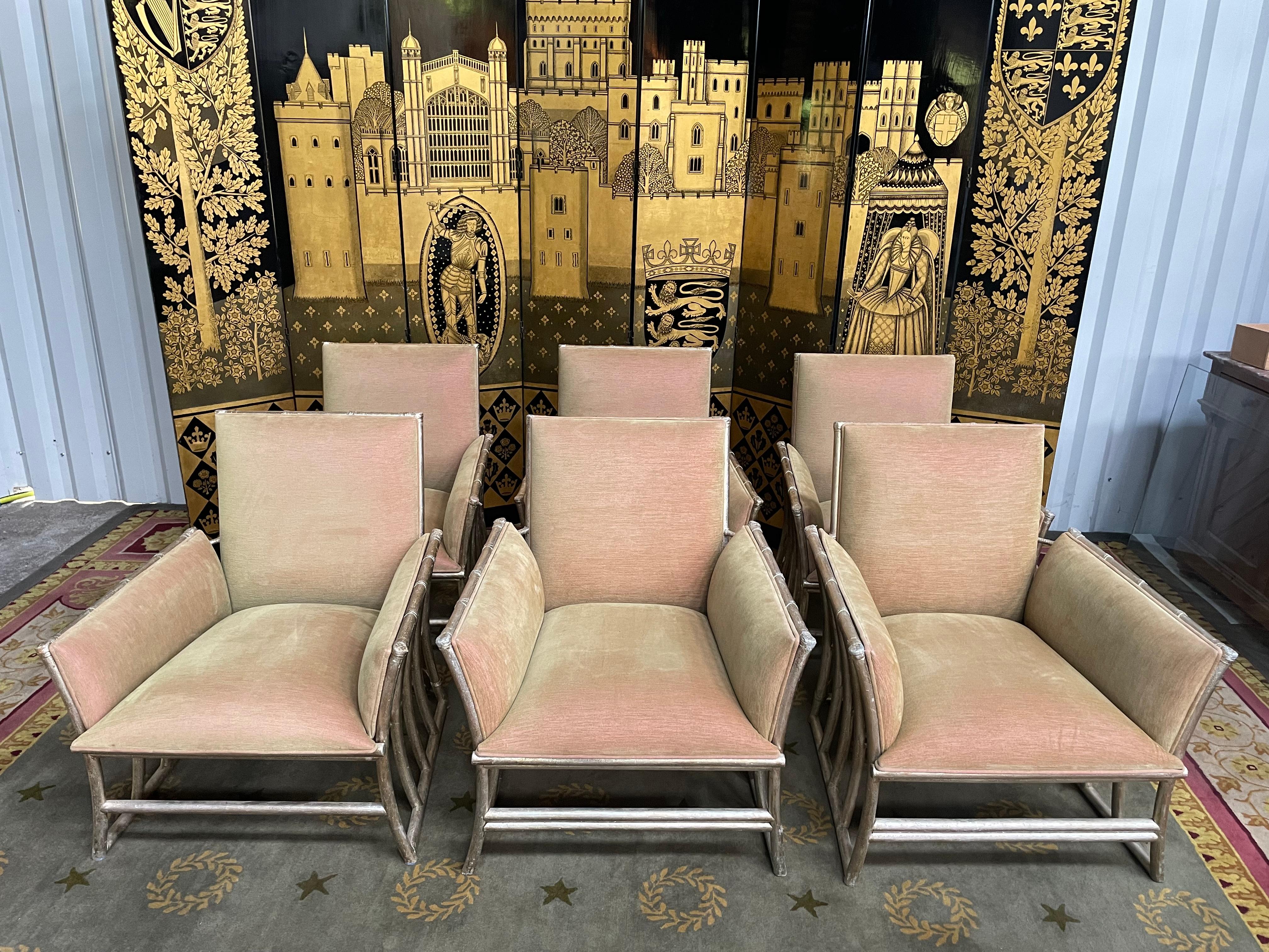 Autre Suite de 6 chaises Bergère en bambou et velours en vente