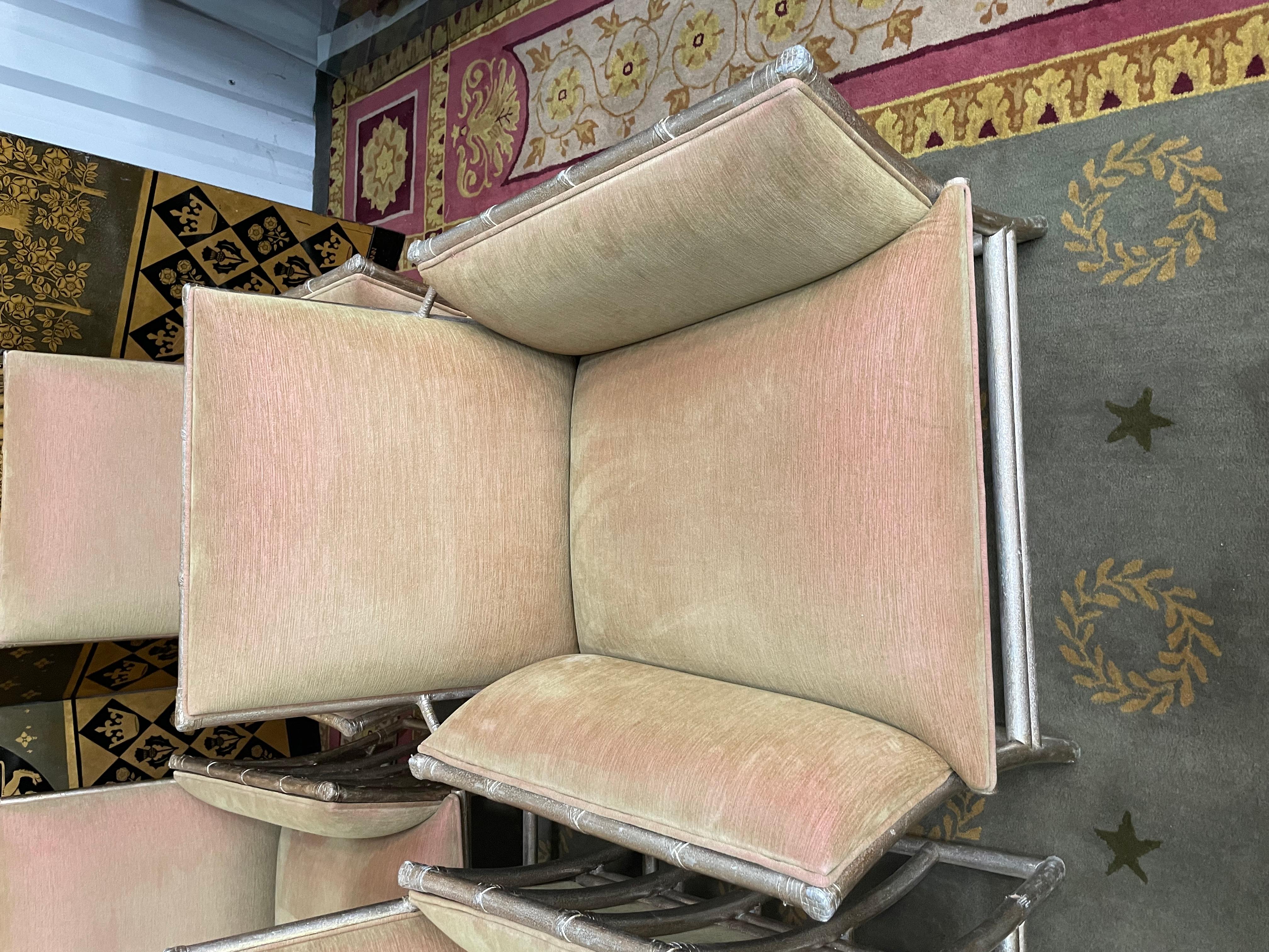 Français Suite de 6 chaises Bergère en bambou et velours en vente