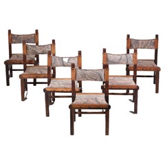 Suite de 6 chaises brésiliennes des années 60 en cuir et bois massif F413