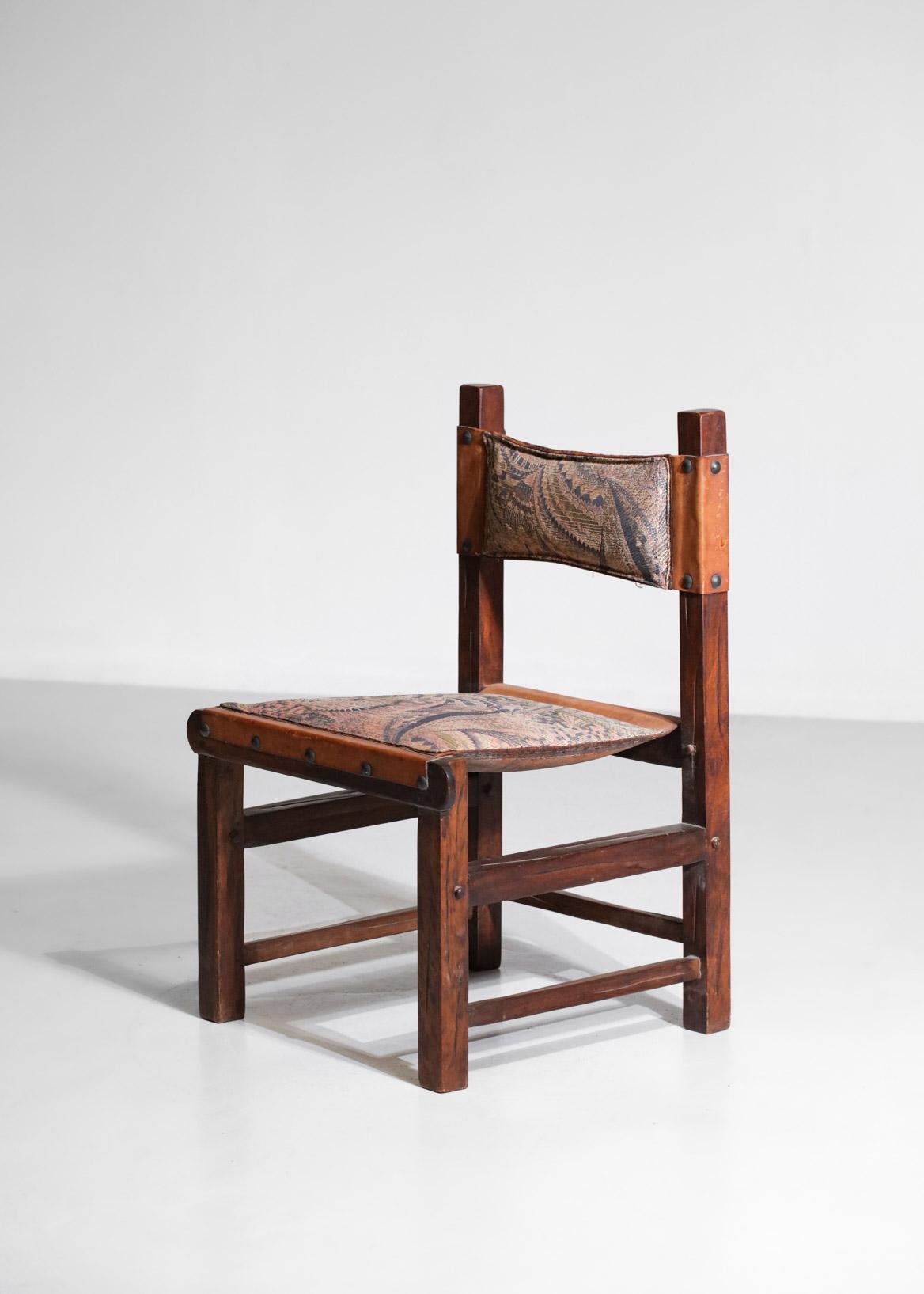 Suite de 6 chaises brésiliennes des années 60 en cuir et bois massif F413 Bon état - En vente à Lyon, FR