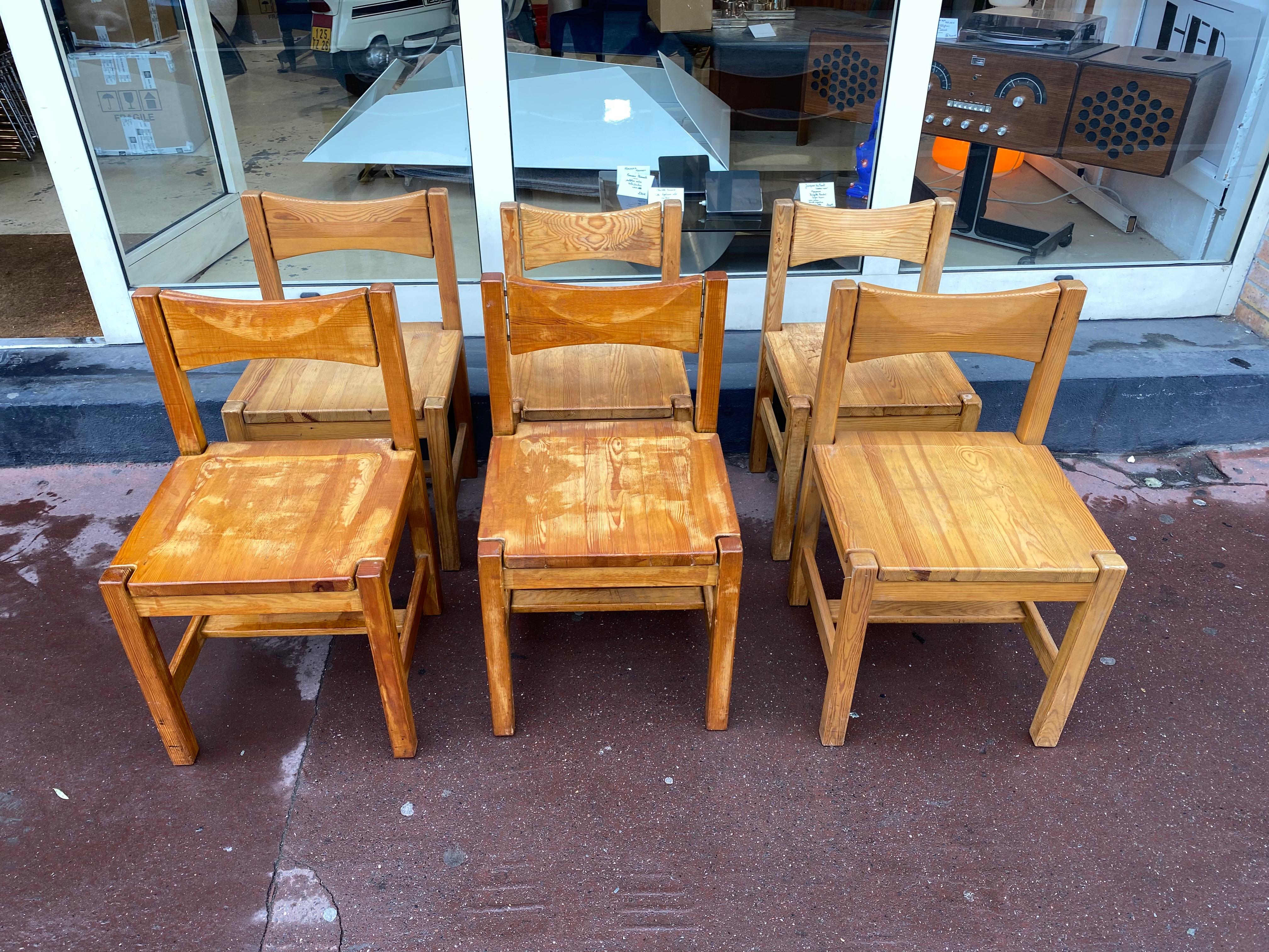 Ilmari Tapiovaara
Suite of 6 chairs and a bench 
Hongisto model
Published by Laukaan Puu
Finland 
circa 1960
Solid pine
Chair size : 40 x 40 x 71.5 H
 Seated: 41.5 
Bench size: 108 x 36 x 44 H
1600 euros 
Very good condition
Varnish to