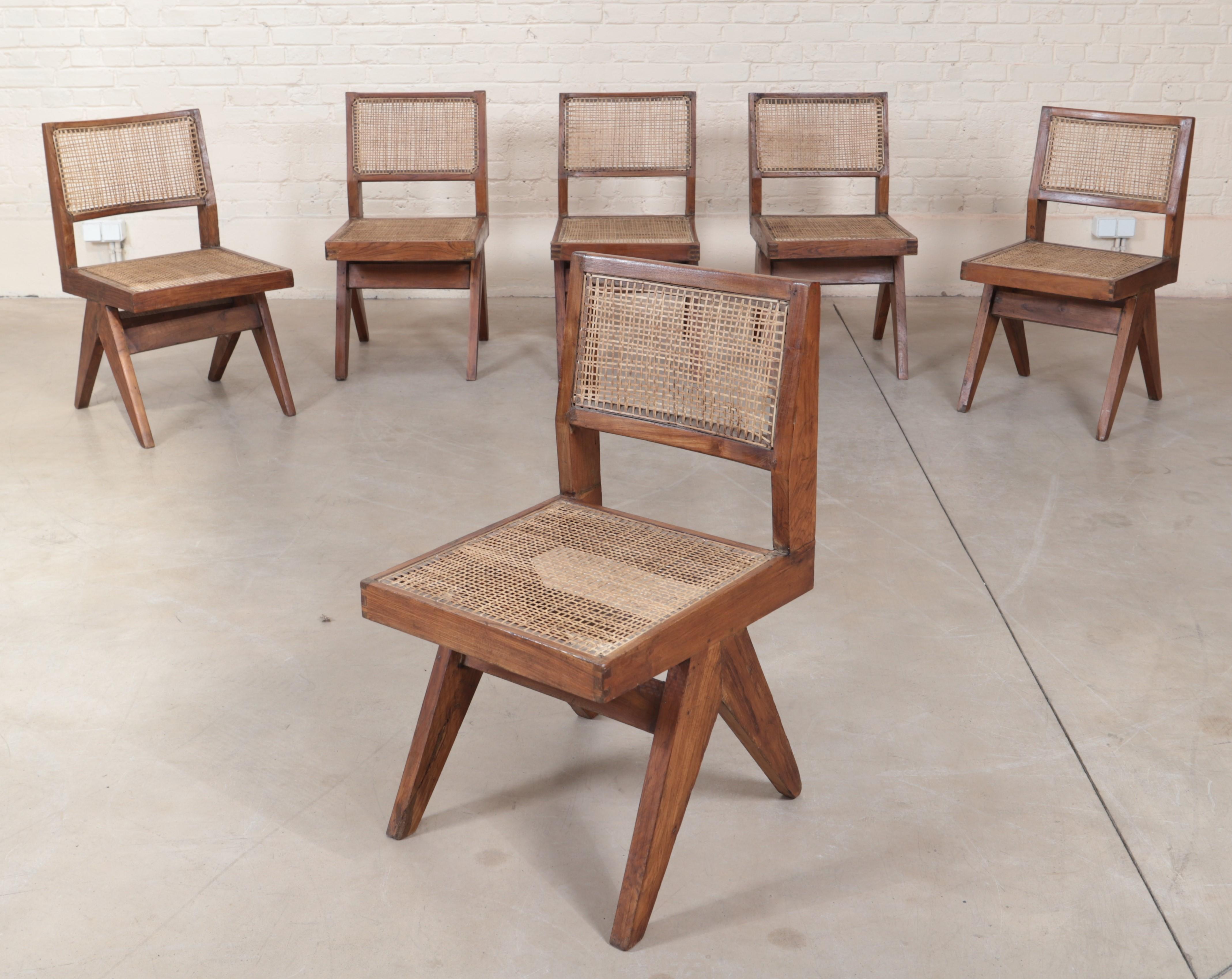 Solid teak chairs with double side legs of compass type joined by two spacers.
Backrest and seat with cane bottom,
circa 1958-1959.

Restoration of use and maintenance.
Provenance: University of Chandigarh, India.
Dimensions: Height 83, width
