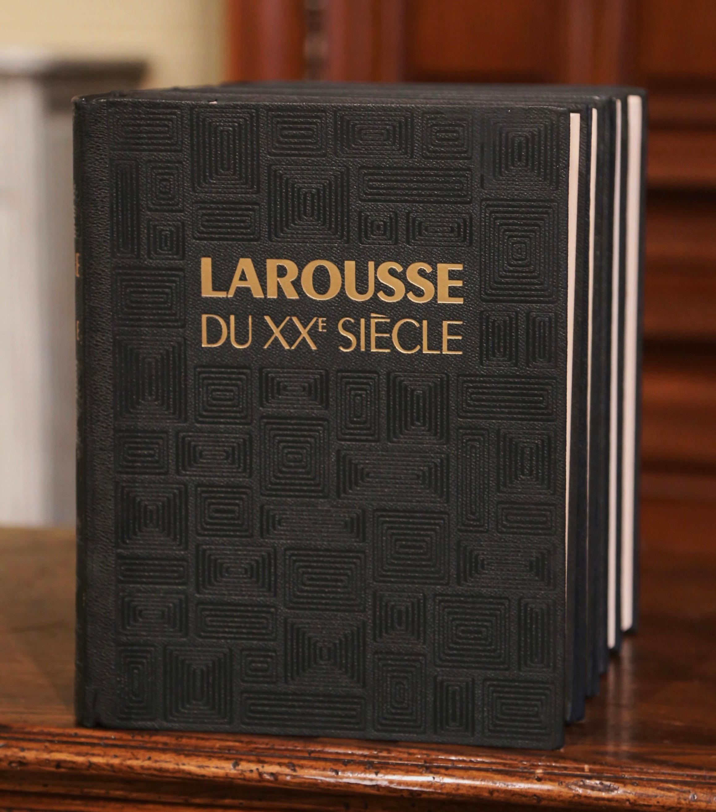 Suite von 6 französischen ledergebundenen Wörterbüchern aus dem frühen 20. Jahrhundert, datiert 1929 (Französisch) im Angebot
