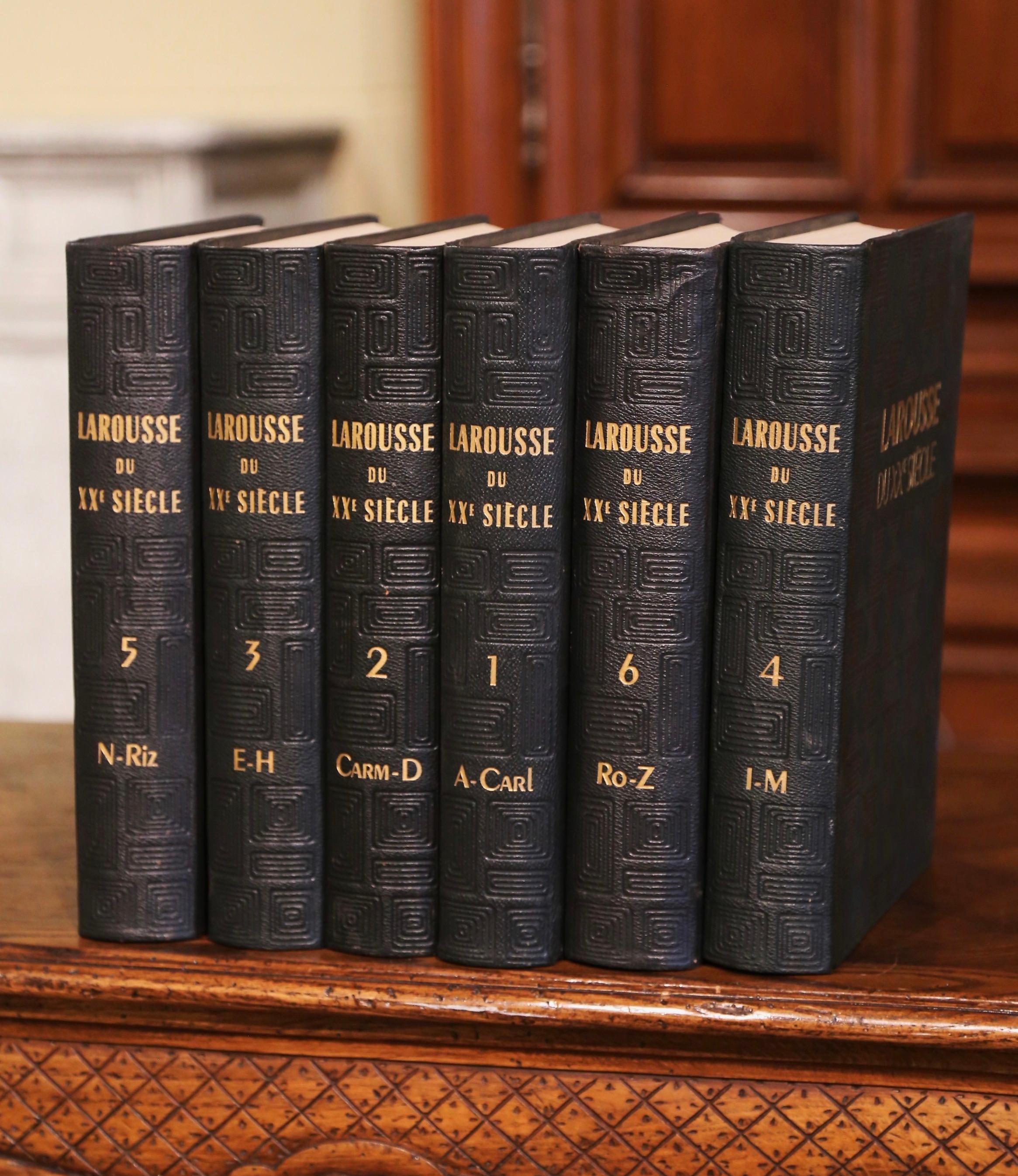 Suite von 6 französischen ledergebundenen Wörterbüchern aus dem frühen 20. Jahrhundert, datiert 1929 (Handgefertigt) im Angebot