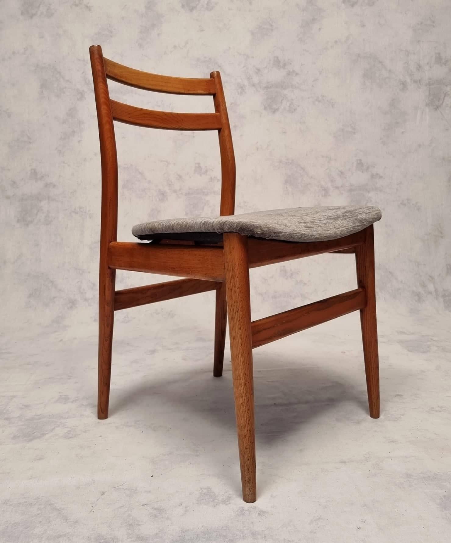 Milieu du XXe siècle Suite de 6 chaises françaises en orme, vers 1960 en vente