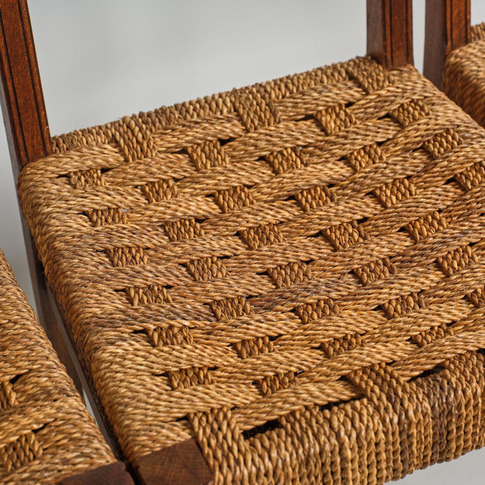 Suite de 6 intéressantes chaises en chêne et corde dans le style d'Audoux Minet. Bon état - En vente à Mouscron, WHT