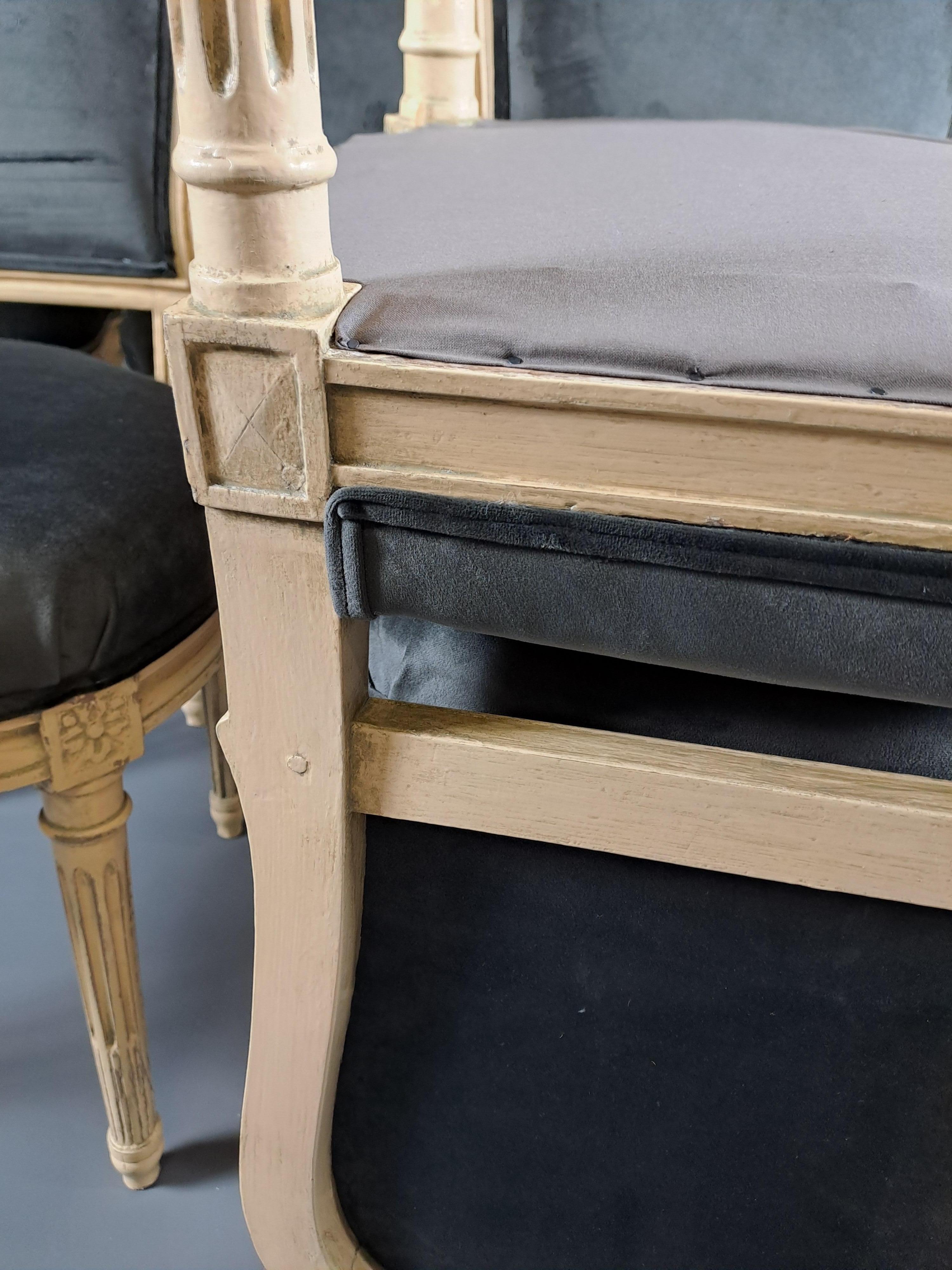 Suite de 6 chaises de style Louis XVI en bois laqué d'après un modèle de Jacob en vente 5