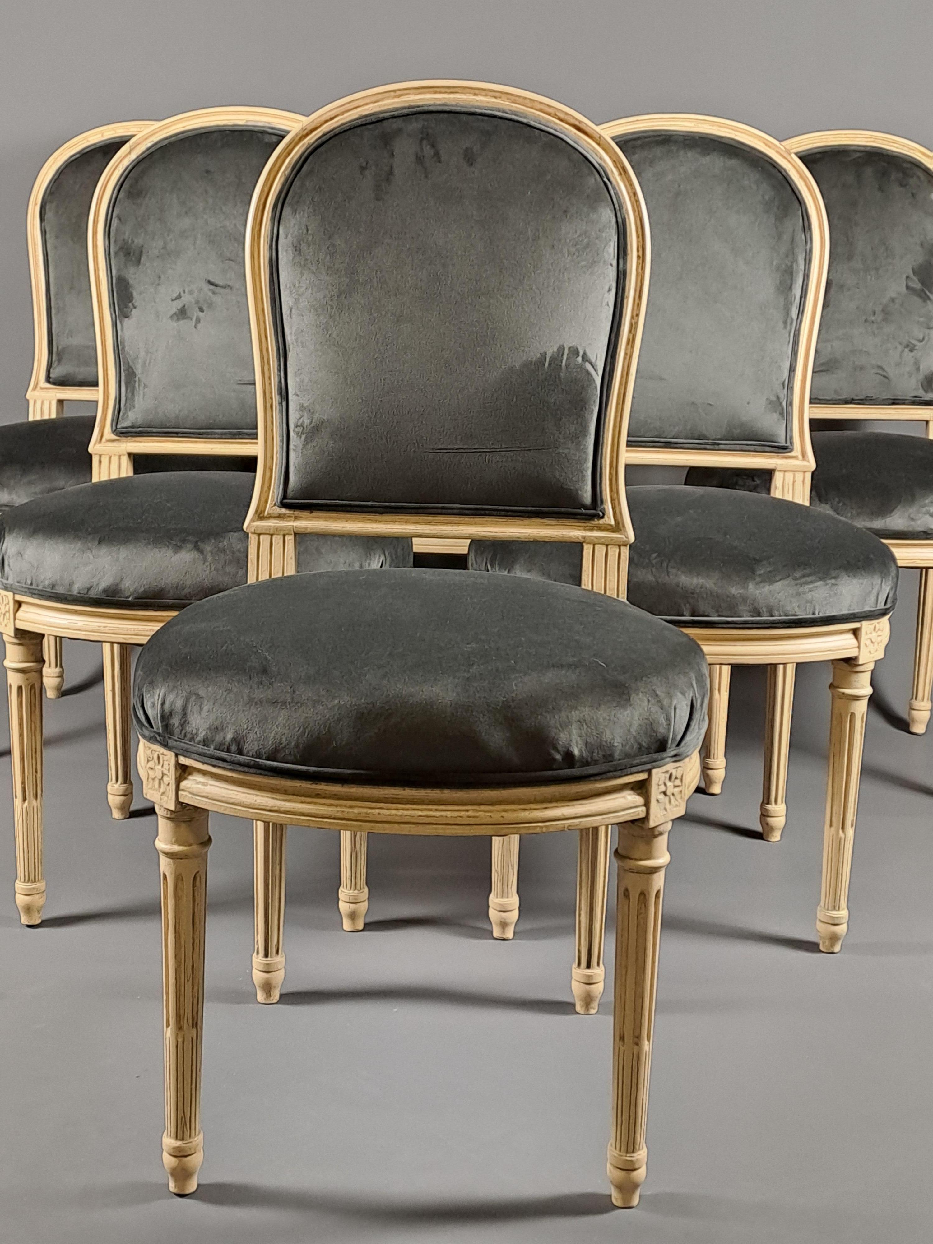 Laqué Suite de 6 chaises de style Louis XVI en bois laqué d'après un modèle de Jacob en vente