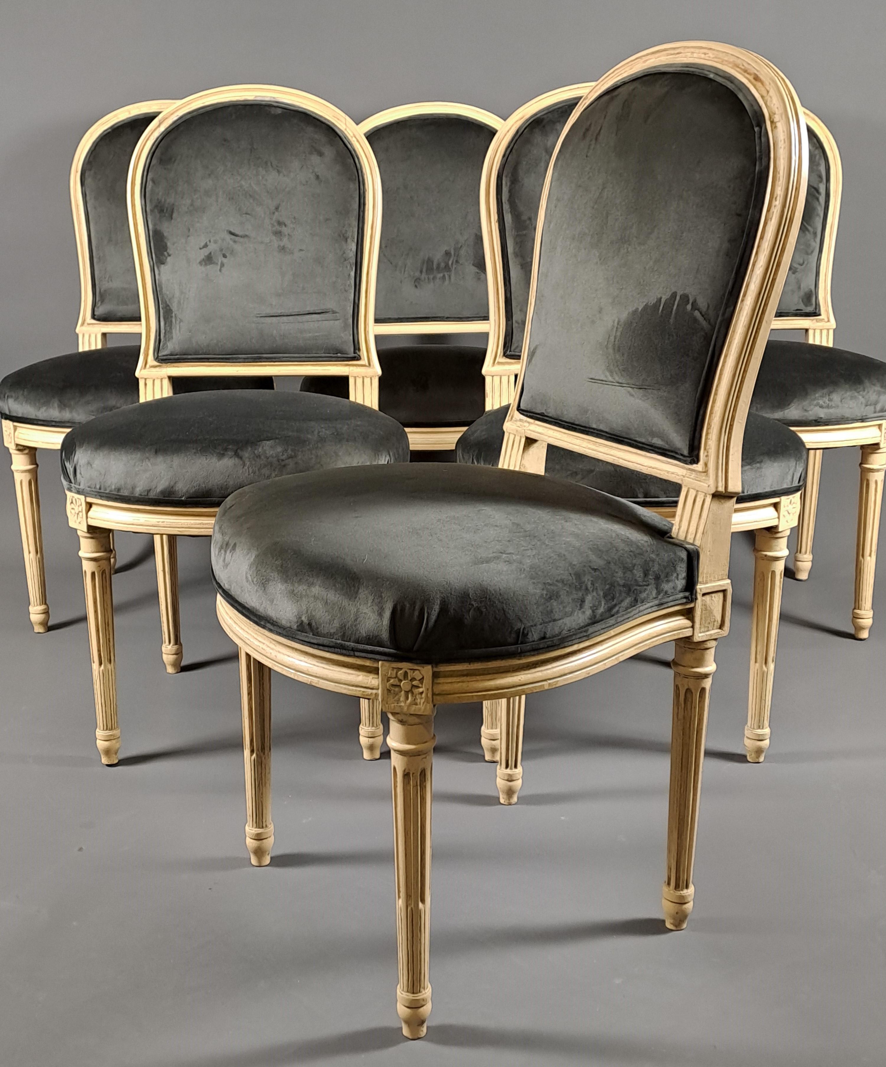 Suite de 6 chaises de style Louis XVI en bois laqué d'après un modèle de Jacob Bon état - En vente à BARSAC, FR