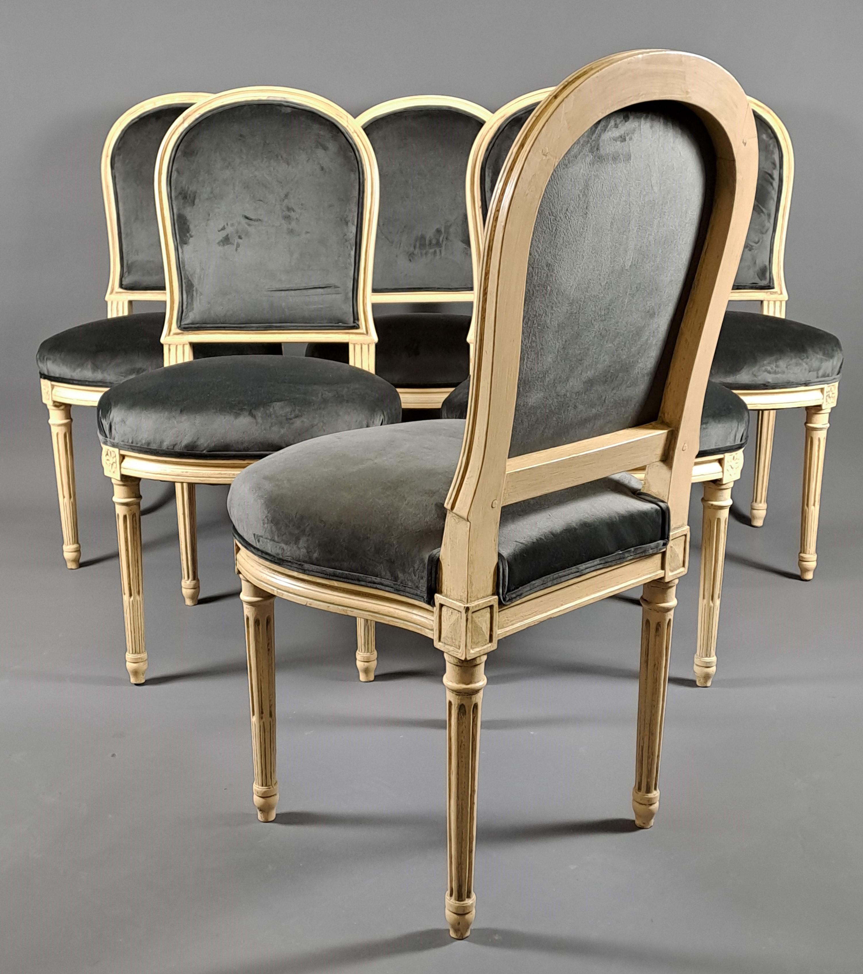 XIXe siècle Suite de 6 chaises de style Louis XVI en bois laqué d'après un modèle de Jacob en vente