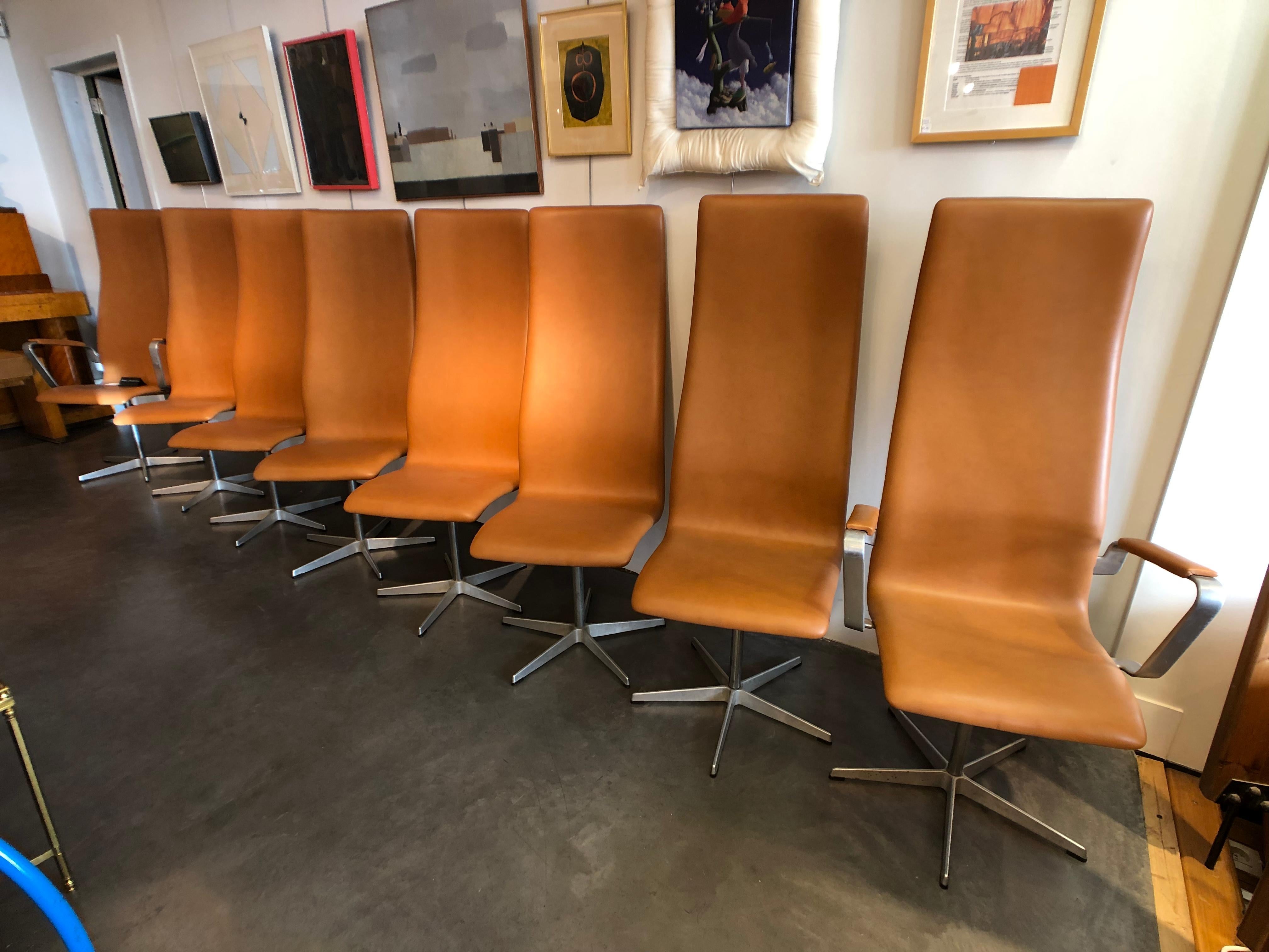 Mid-Century Modern Suite of 6 Oxford’s Chairs and 2 Armchairs by Arne Jacobsen For Sale