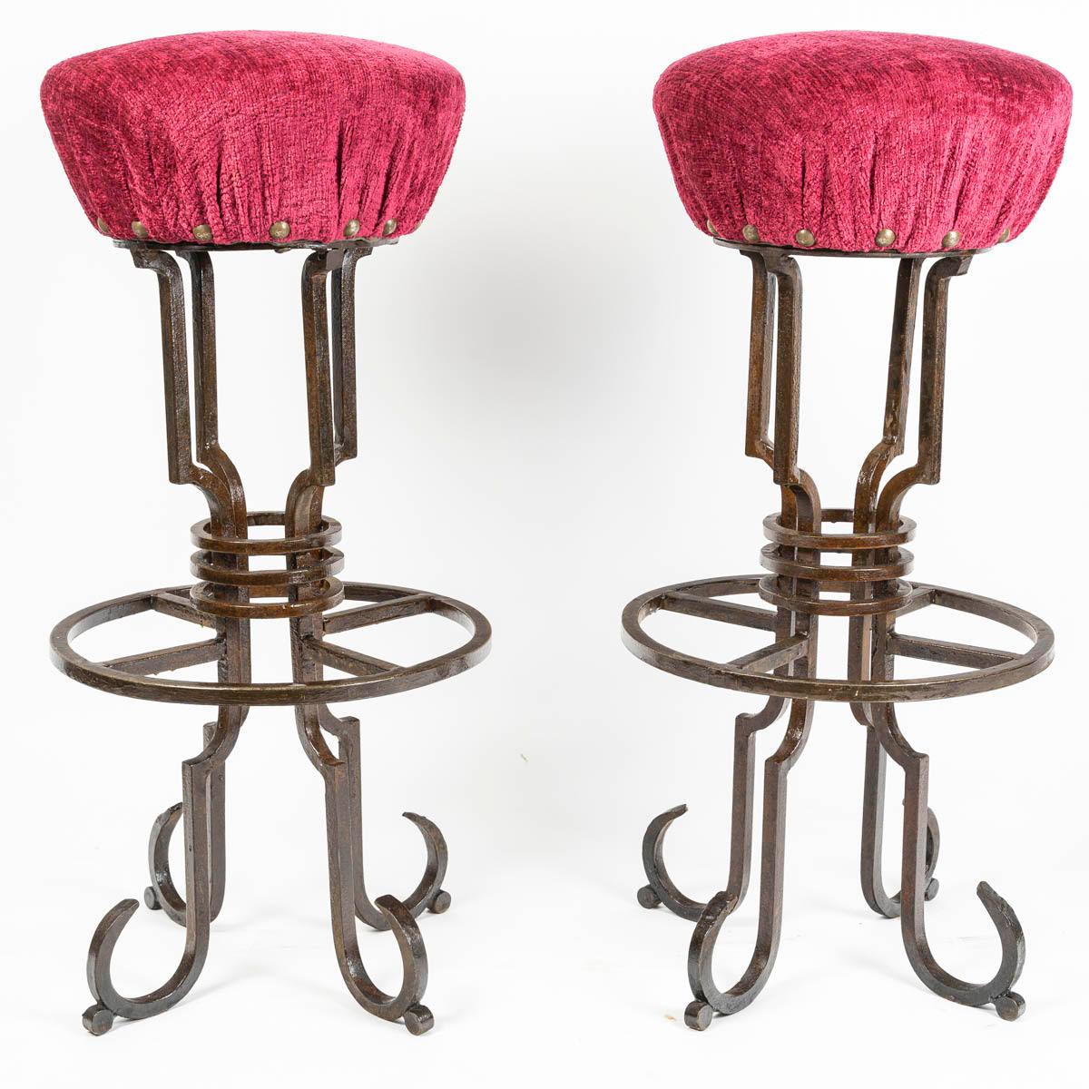 Suite de 7 tabourets en fer forgé et tapisserie, 20e siècle, 1950-1960.

Suite de 7 tabourets en fer forgé et tapisserie du 20ème siècle, design 1950-1960.
H : 85cm, D : 37cm

