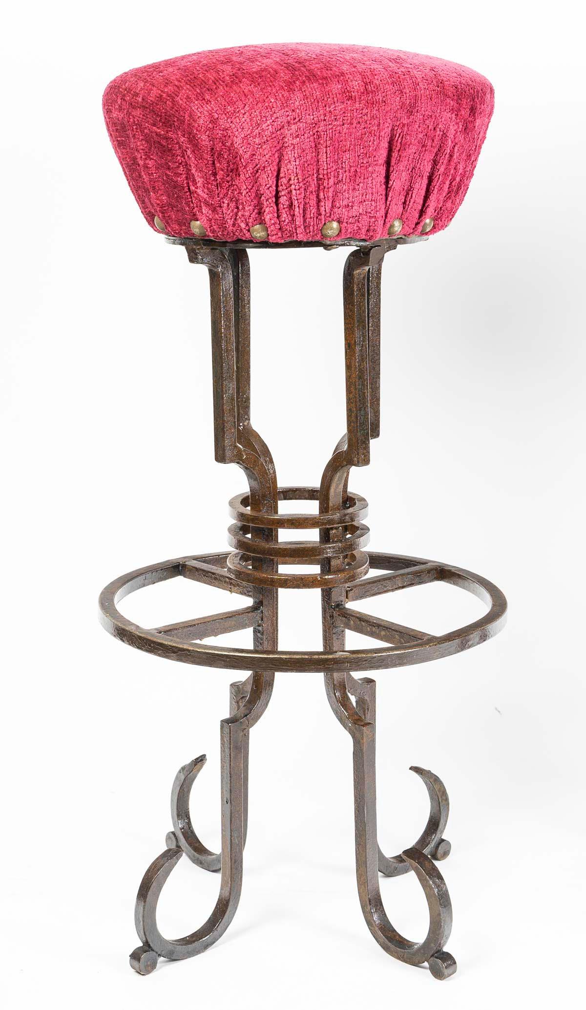 Mid-Century Modern Suite de 7 tabourets en fer forgé et tapisserie, 20e siècle, 1950-1960. en vente