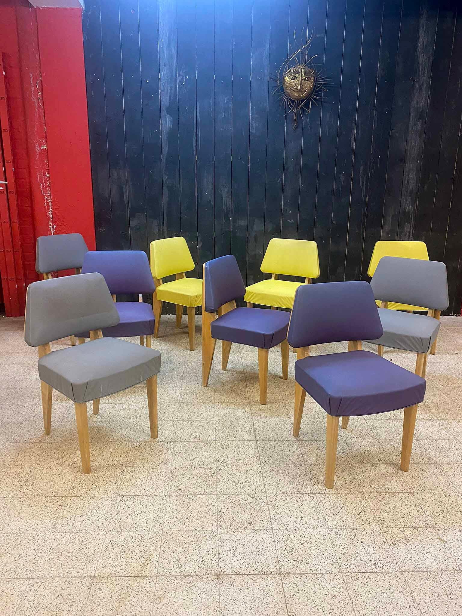 Mid-Century Modern suite of 9 chairs in ash and imitation leather, reconstruction period, circa 1950 For Sale