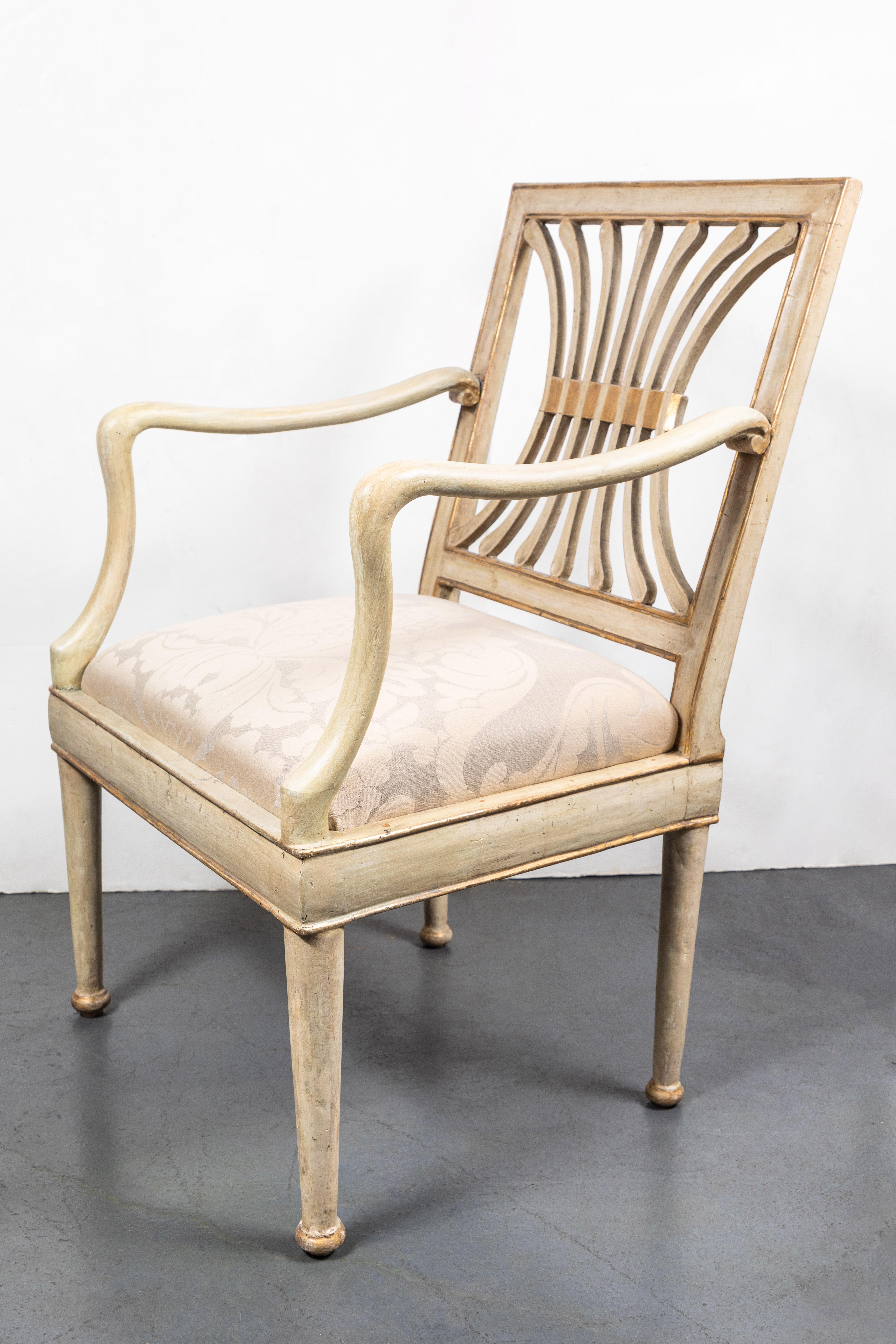 Suite aus antik lackierten Stühlen (Italienisch) im Angebot