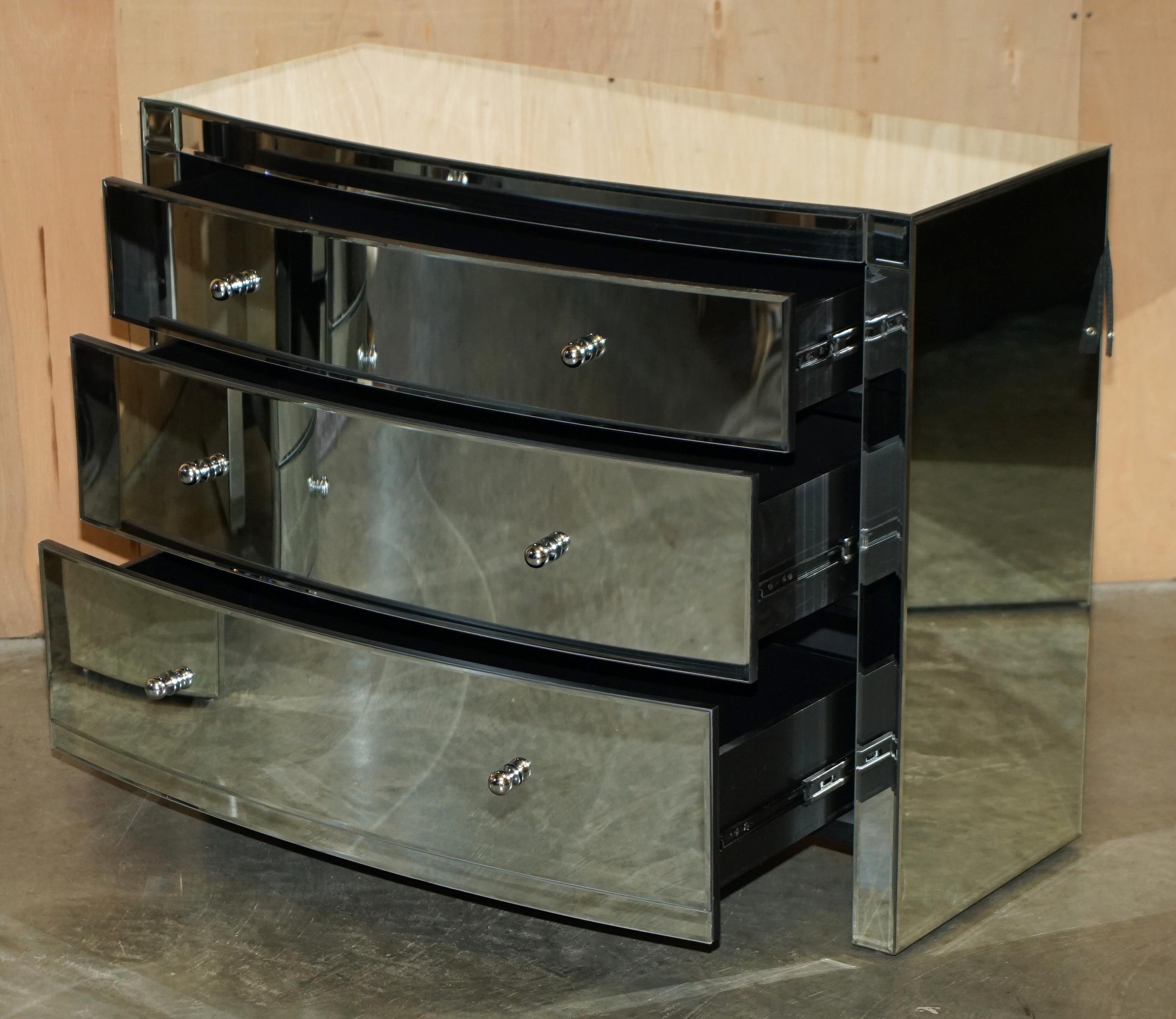 BOW FRONTED MIRRORED GLASS CHEST OF DRAWERS WITH PAIR OF SIDE TABLES im Angebot 2