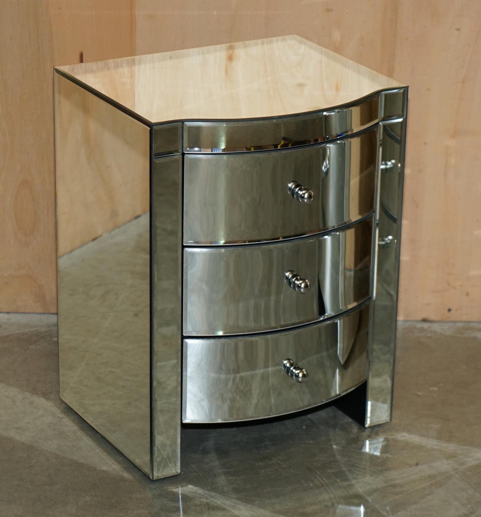 BOW FRONTED MIRRORED GLASS CHEST OF DRAWERS WITH PAIR OF SIDE TABLES im Angebot 5