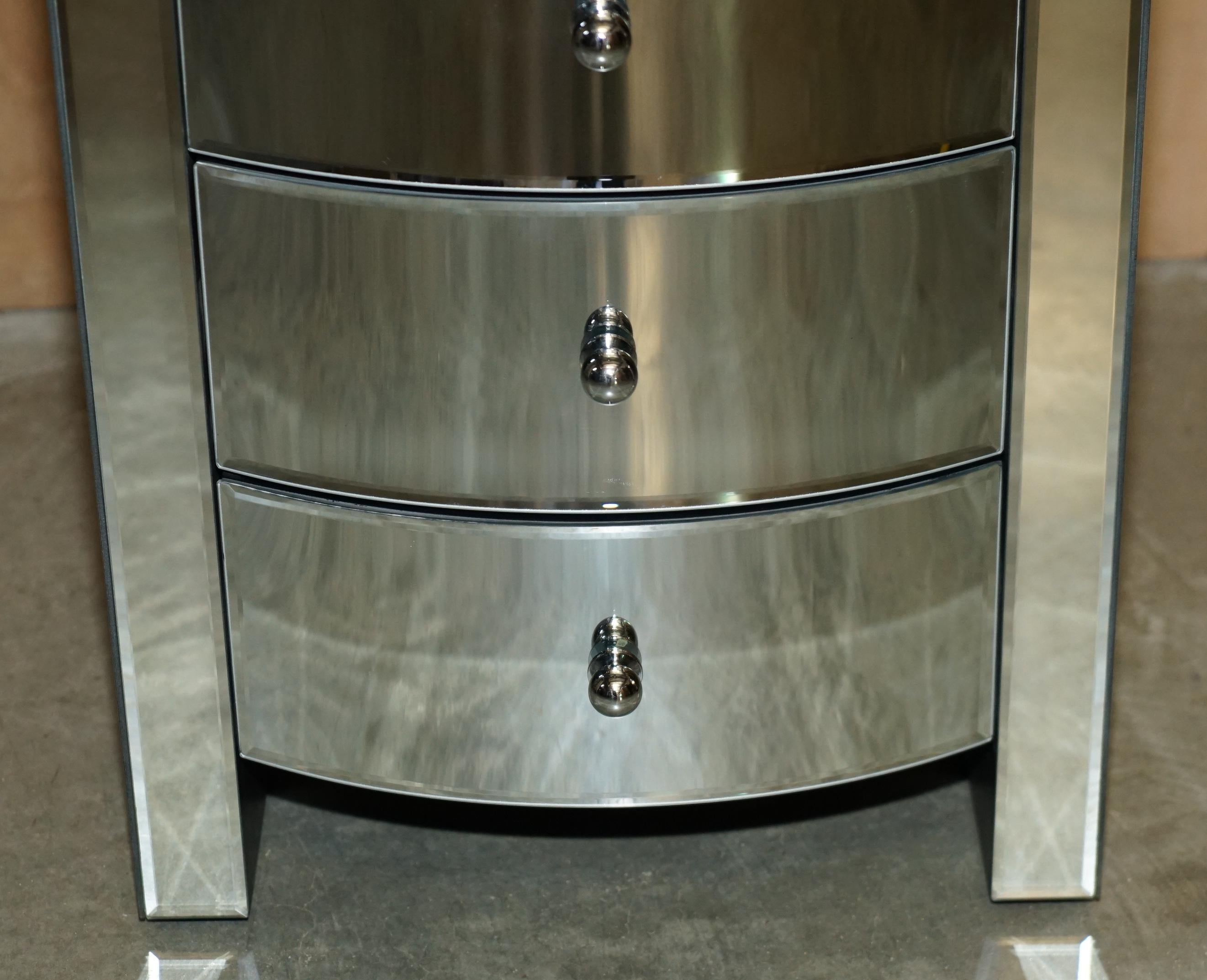 BOW FRONTED MIRRORED GLASS CHEST OF DRAWERS WITH PAIR OF SIDE TABLES im Angebot 8