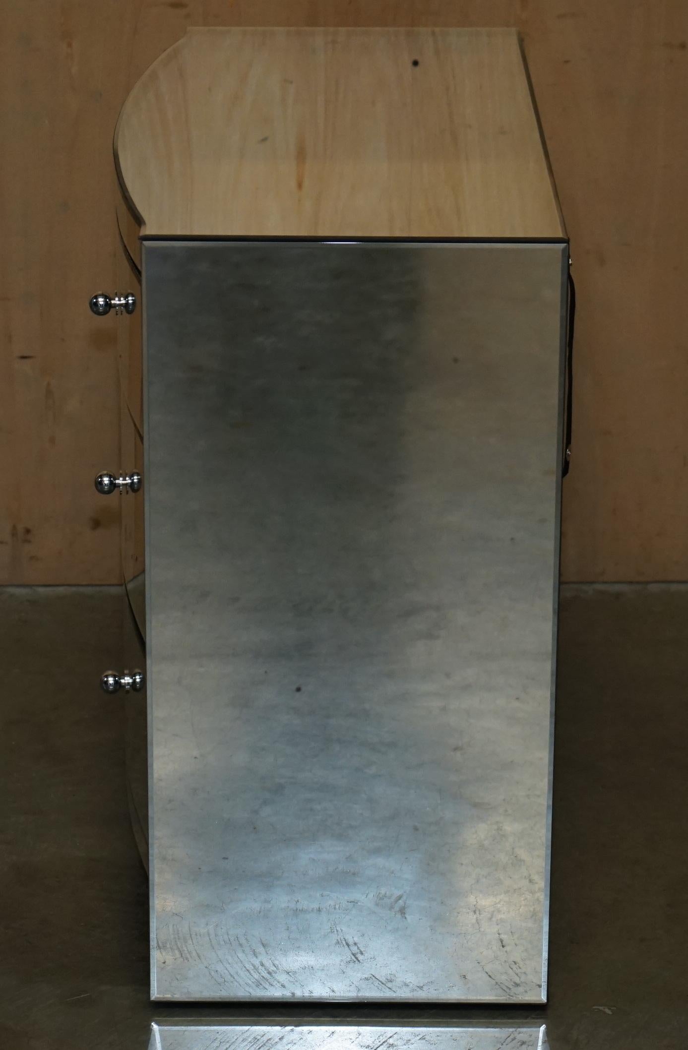 BOW FRONTED MIRRORED GLASS CHEST OF DRAWERS WITH PAIR OF SIDE TABLES im Angebot 1